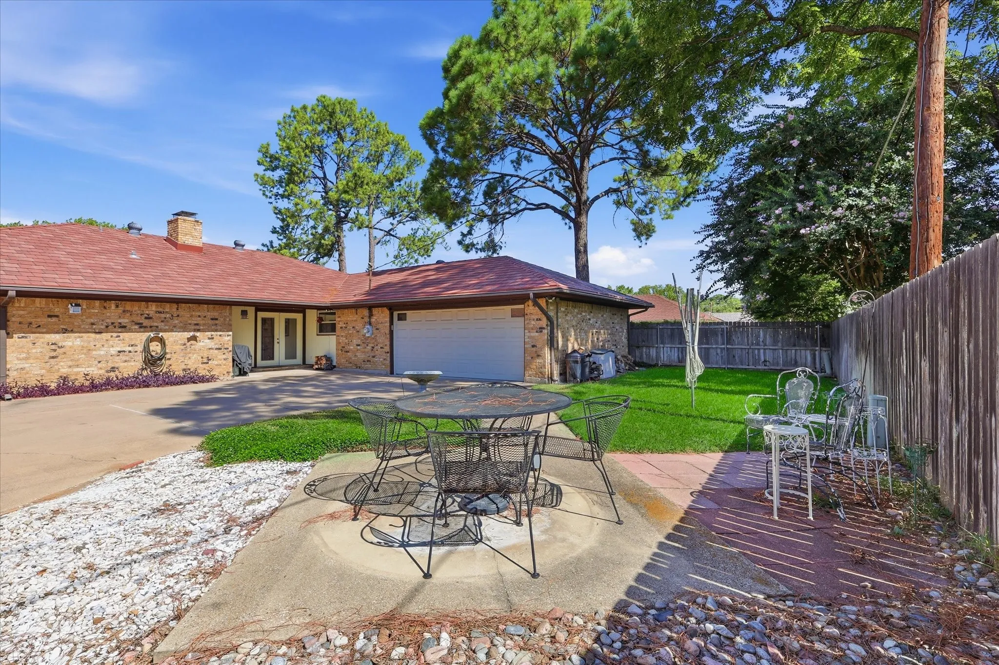Single Family Residence For Sale in Tarrant County , 2509 Radcliffe Drive, Arlington, Texas 76012, 4 Bedroom, 3 Bathroom, 2 Garage spaces, 2,225 Sqft, built in 1977, mls#21343131, Real Estate Agent in Arlington, Homes For Sale in Tarrant county, Homes For Sale in Arlington, Realtor in Arlington Texas, Real Estate Brokerage Independent Realty Texas, Luminita Cordes Realtor