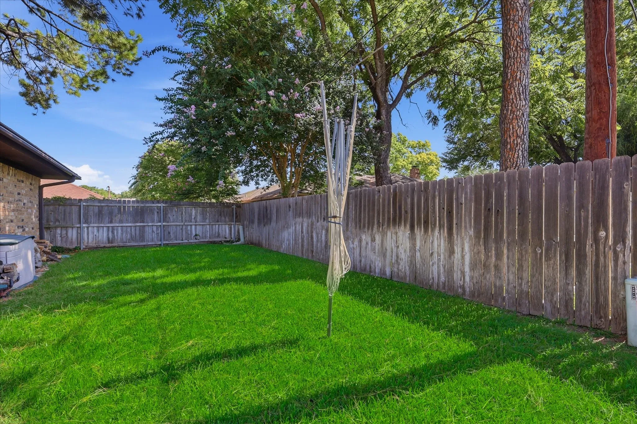 Single Family Residence For Sale in Tarrant County , 2509 Radcliffe Drive, Arlington, Texas 76012, 4 Bedroom, 3 Bathroom, 2 Garage spaces, 2,225 Sqft, built in 1977, mls#21343131, Real Estate Agent in Arlington, Homes For Sale in Tarrant county, Homes For Sale in Arlington, Realtor in Arlington Texas, Real Estate Brokerage Independent Realty Texas, Luminita Cordes Realtor