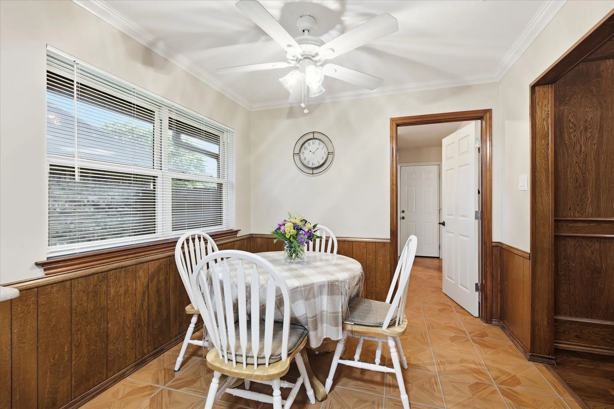 Single Family Residence For Sale in Tarrant County , 2509 Radcliffe Drive, Arlington, Texas 76012, 4 Bedroom, 3 Bathroom, 2 Garage spaces, 2,225 Sqft, built in 1977, mls#21343131, Real Estate Agent in Arlington, Homes For Sale in Tarrant county, Homes For Sale in Arlington, Realtor in Arlington Texas, Real Estate Brokerage Independent Realty Texas, Luminita Cordes Realtor