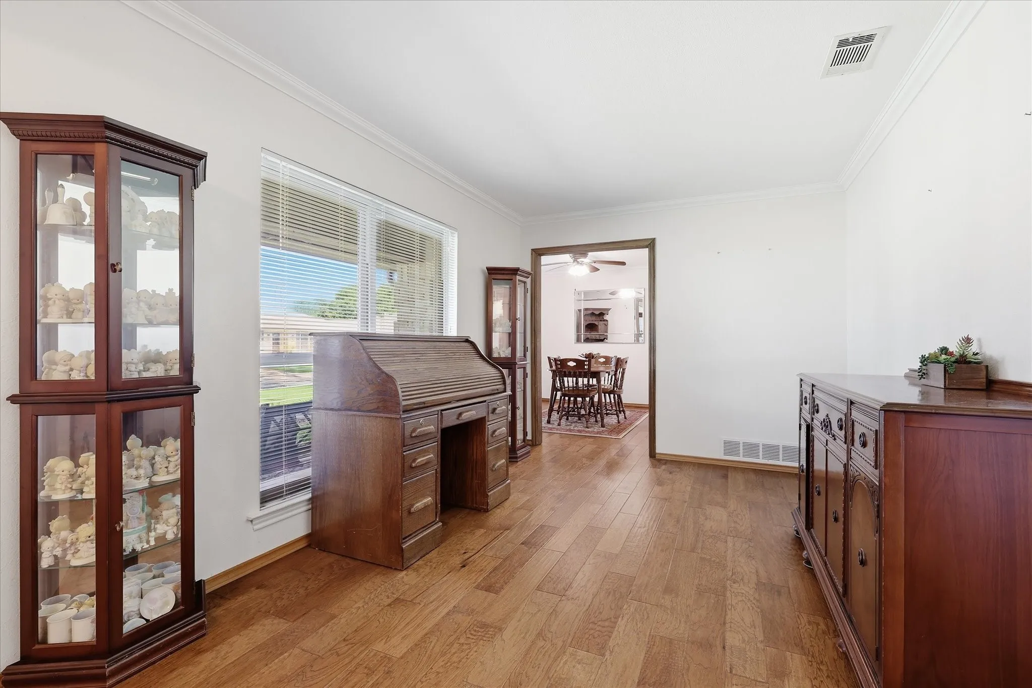 Single Family Residence For Sale in Tarrant County , 2509 Radcliffe Drive, Arlington, Texas 76012, 4 Bedroom, 3 Bathroom, 2 Garage spaces, 2,225 Sqft, built in 1977, mls#21343131, Real Estate Agent in Arlington, Homes For Sale in Tarrant county, Homes For Sale in Arlington, Realtor in Arlington Texas, Real Estate Brokerage Independent Realty Texas, Luminita Cordes Realtor