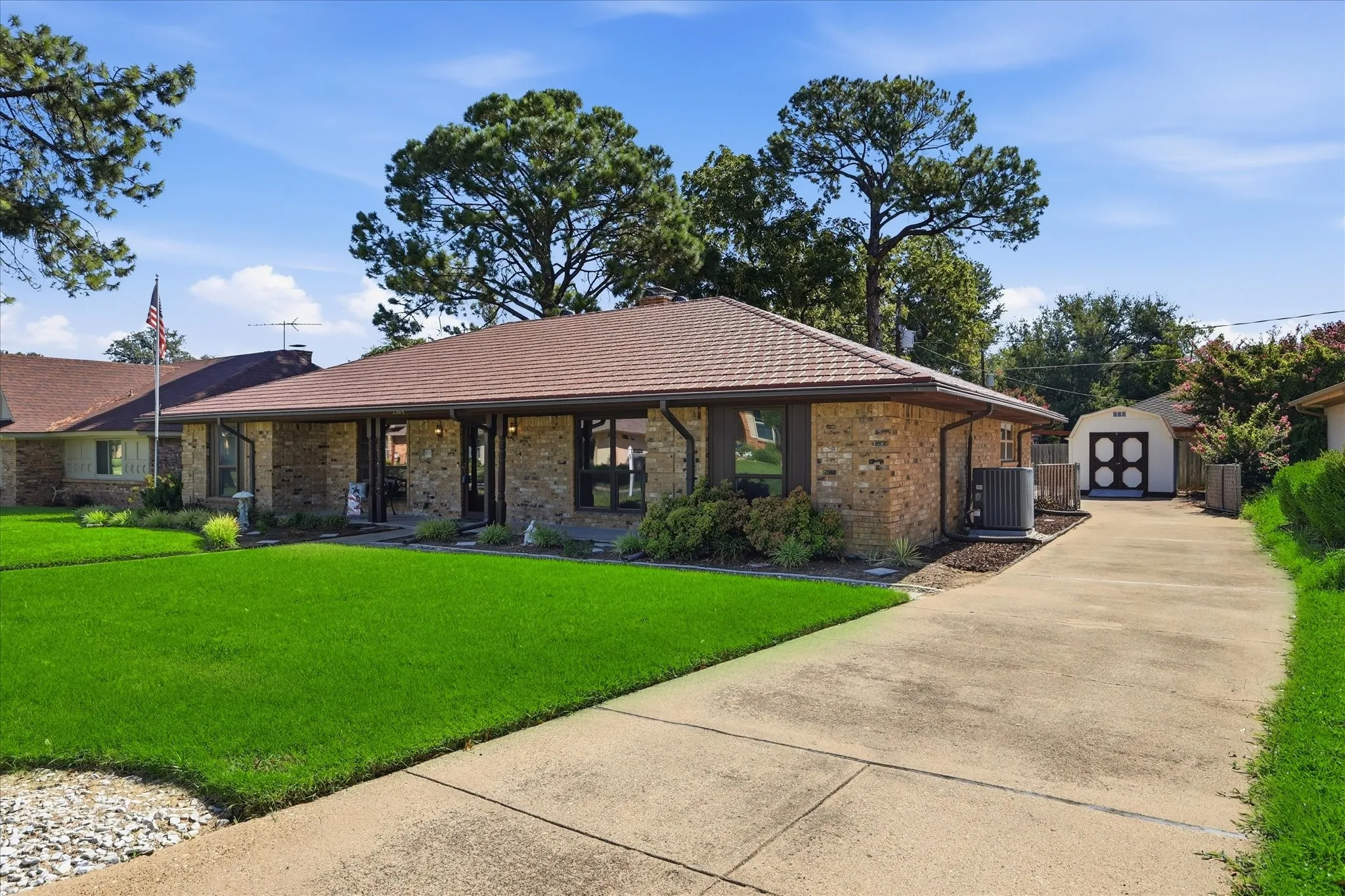 Single Family Residence For Sale in Tarrant County , 2509 Radcliffe Drive, Arlington, Texas 76012, 4 Bedroom, 3 Bathroom, 2 Garage spaces, 2,225 Sqft, built in 1977, mls#21343131, Real Estate Agent in Arlington, Homes For Sale in Tarrant county, Homes For Sale in Arlington, Realtor in Arlington Texas, Real Estate Brokerage Independent Realty Texas, Luminita Cordes Realtor