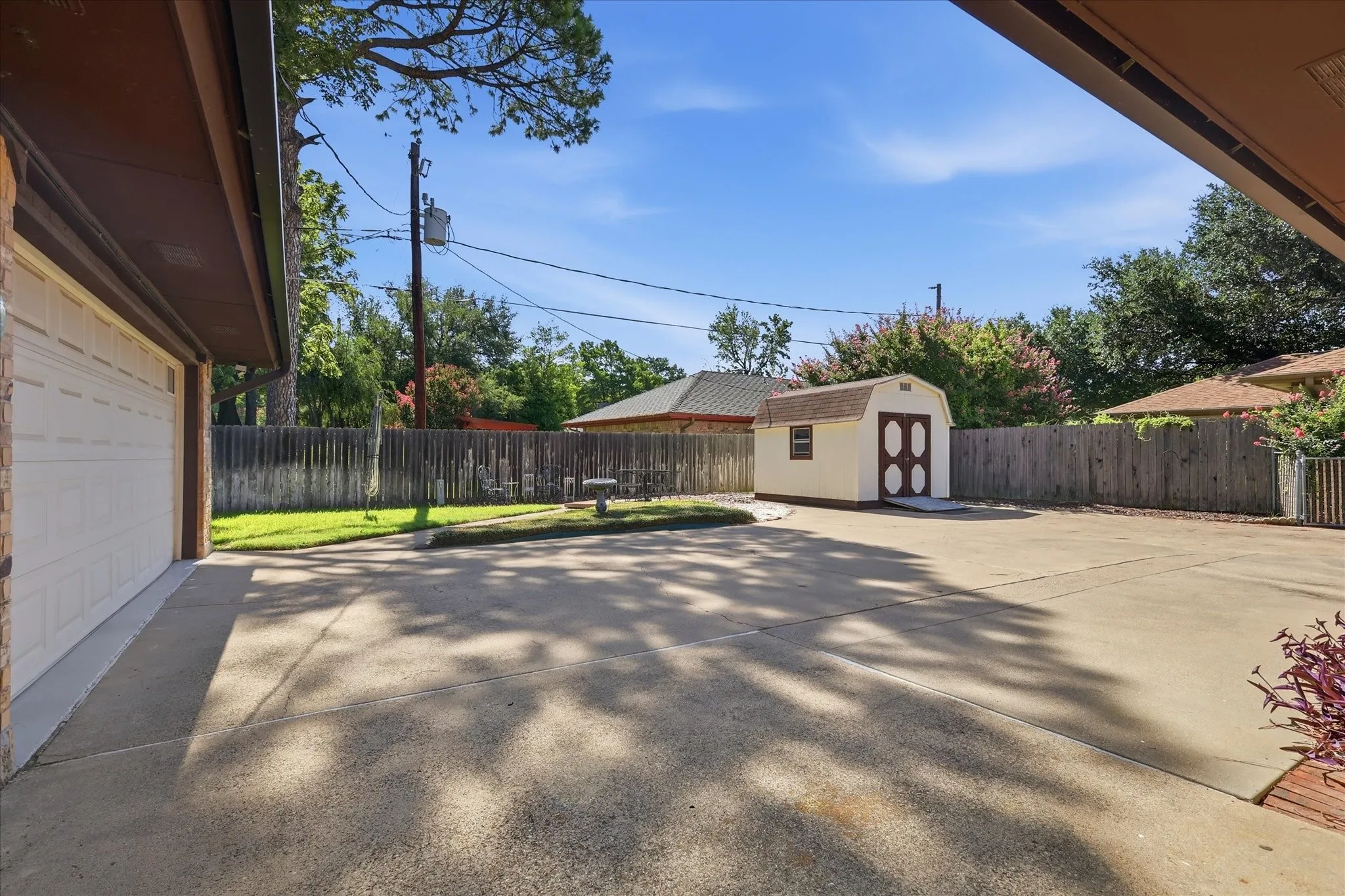 Single Family Residence For Sale in Tarrant County , 2509 Radcliffe Drive, Arlington, Texas 76012, 4 Bedroom, 3 Bathroom, 2 Garage spaces, 2,225 Sqft, built in 1977, mls#21343131, Real Estate Agent in Arlington, Homes For Sale in Tarrant county, Homes For Sale in Arlington, Realtor in Arlington Texas, Real Estate Brokerage Independent Realty Texas, Luminita Cordes Realtor