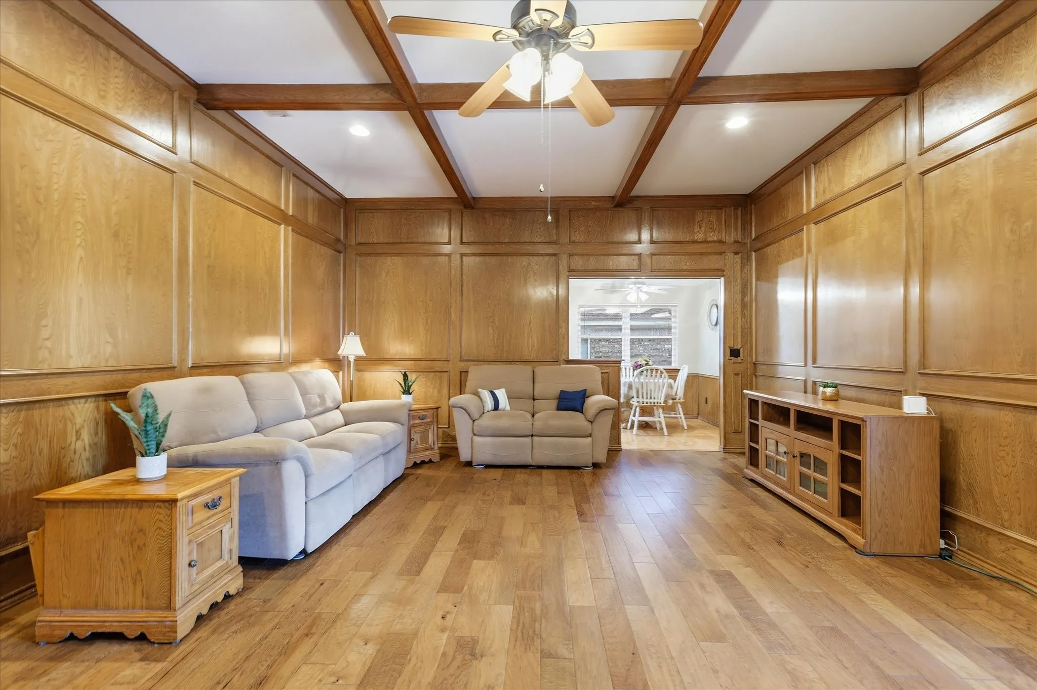 Single Family Residence For Sale in Tarrant County , 2509 Radcliffe Drive, Arlington, Texas 76012, 4 Bedroom, 3 Bathroom, 2 Garage spaces, 2,225 Sqft, built in 1977, mls#21343131, Real Estate Agent in Arlington, Homes For Sale in Tarrant county, Homes For Sale in Arlington, Realtor in Arlington Texas, Real Estate Brokerage Independent Realty Texas, Luminita Cordes Realtor