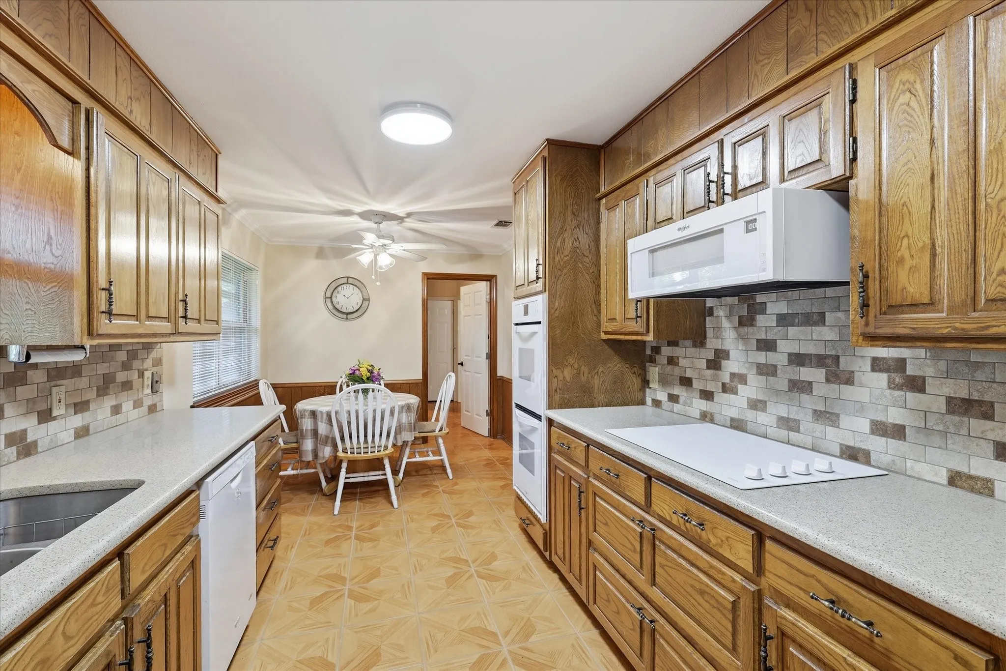 Single Family Residence For Sale in Tarrant County , 2509 Radcliffe Drive, Arlington, Texas 76012, 4 Bedroom, 3 Bathroom, 2 Garage spaces, 2,225 Sqft, built in 1977, mls#21343131, Real Estate Agent in Arlington, Homes For Sale in Tarrant county, Homes For Sale in Arlington, Realtor in Arlington Texas, Real Estate Brokerage Independent Realty Texas, Luminita Cordes Realtor