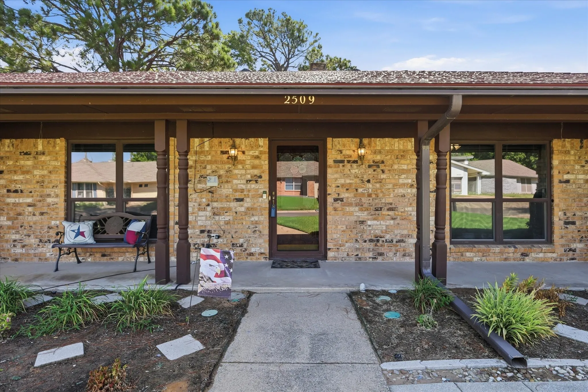 Single Family Residence For Sale in Tarrant County , 2509 Radcliffe Drive, Arlington, Texas 76012, 4 Bedroom, 3 Bathroom, 2 Garage spaces, 2,225 Sqft, built in 1977, mls#21343131, Real Estate Agent in Arlington, Homes For Sale in Tarrant county, Homes For Sale in Arlington, Realtor in Arlington Texas, Real Estate Brokerage Independent Realty Texas, Luminita Cordes Realtor
