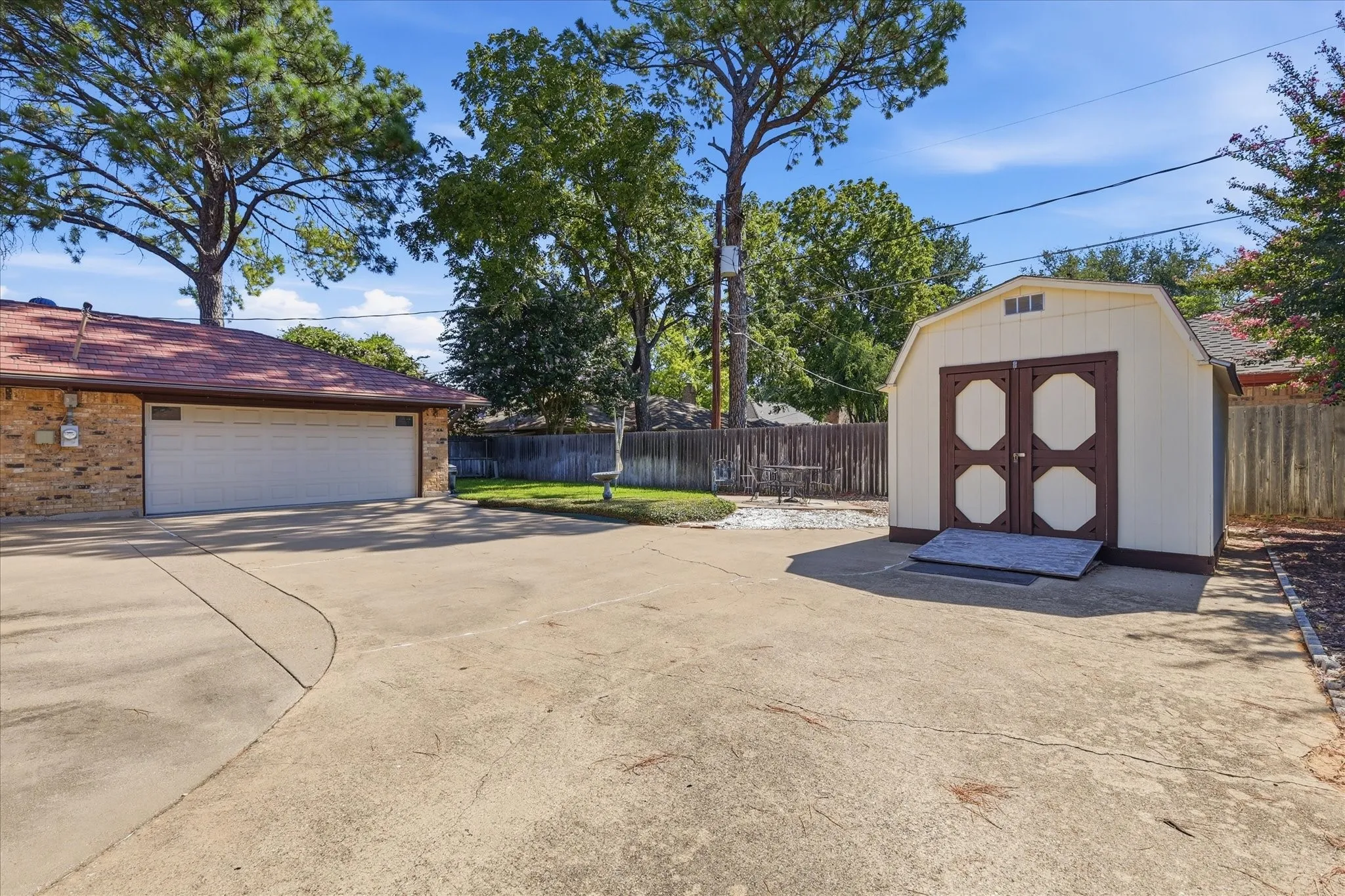 Single Family Residence For Sale in Tarrant County , 2509 Radcliffe Drive, Arlington, Texas 76012, 4 Bedroom, 3 Bathroom, 2 Garage spaces, 2,225 Sqft, built in 1977, mls#21343131, Real Estate Agent in Arlington, Homes For Sale in Tarrant county, Homes For Sale in Arlington, Realtor in Arlington Texas, Real Estate Brokerage Independent Realty Texas, Luminita Cordes Realtor