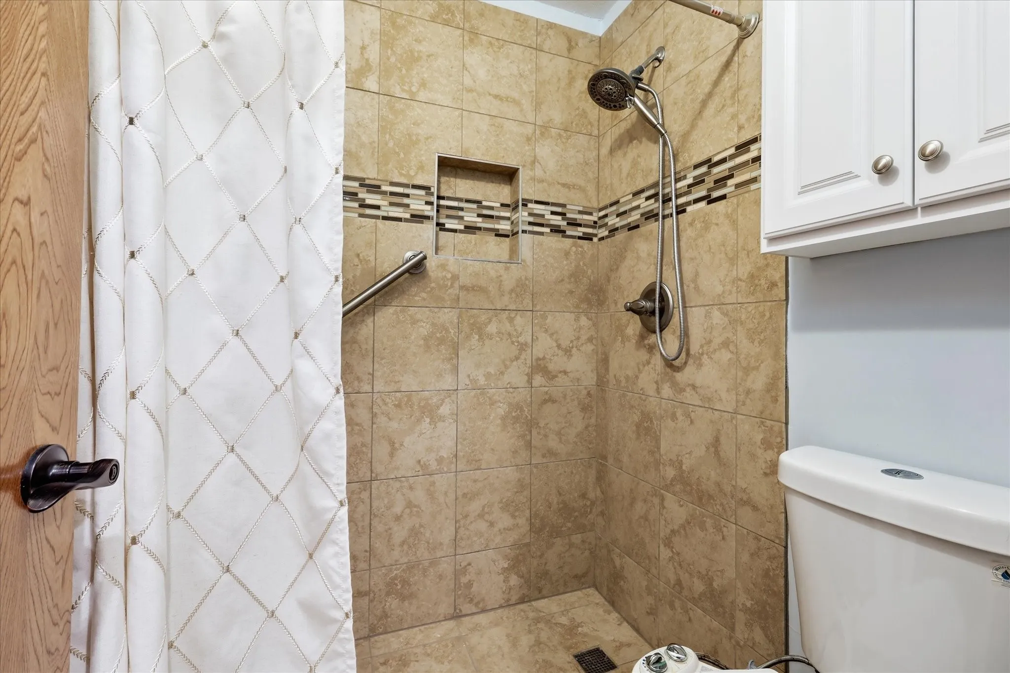 Single Family Residence For Sale in Tarrant County , 2509 Radcliffe Drive, Arlington, Texas 76012, 4 Bedroom, 3 Bathroom, 2 Garage spaces, 2,225 Sqft, built in 1977, mls#21343131, Real Estate Agent in Arlington, Homes For Sale in Tarrant county, Homes For Sale in Arlington, Realtor in Arlington Texas, Real Estate Brokerage Independent Realty Texas, Luminita Cordes Realtor