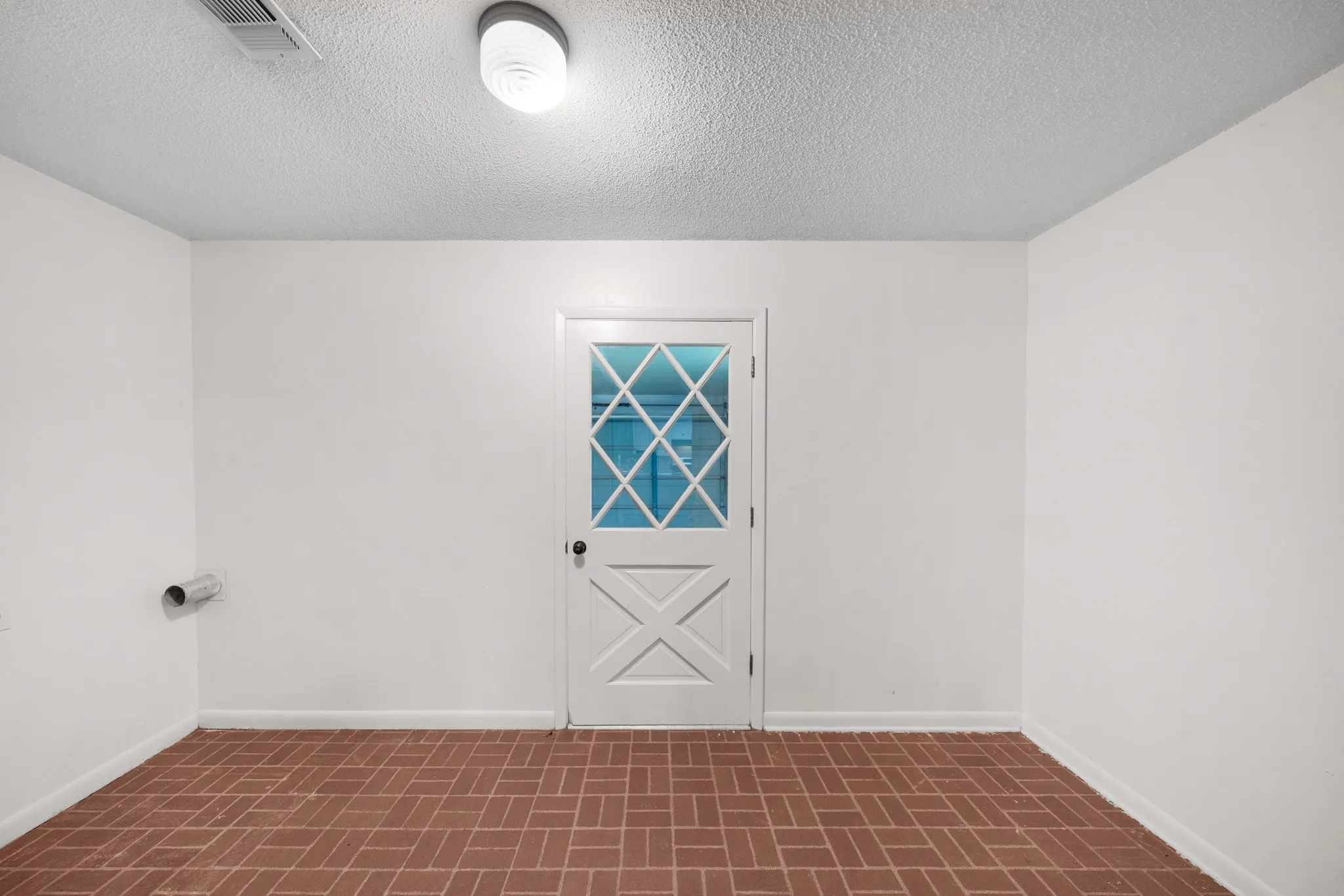 Single Family Residence For Sale in Hopkins County , 300 Merrell Drive, Sulphur Springs, Texas 75482, 3 Bedroom, 2 Bathroom, 1 Garage spaces, 2,248 Sqft, built in 1969, mls#21343688, Real Estate Agent in Sulphur Springs, Homes For Sale in Hopkins county, Homes For Sale in Sulphur Springs, Realtor in Sulphur Springs Texas, Real Estate Brokerage Independent Realty Texas, Luminita Cordes Realtor
