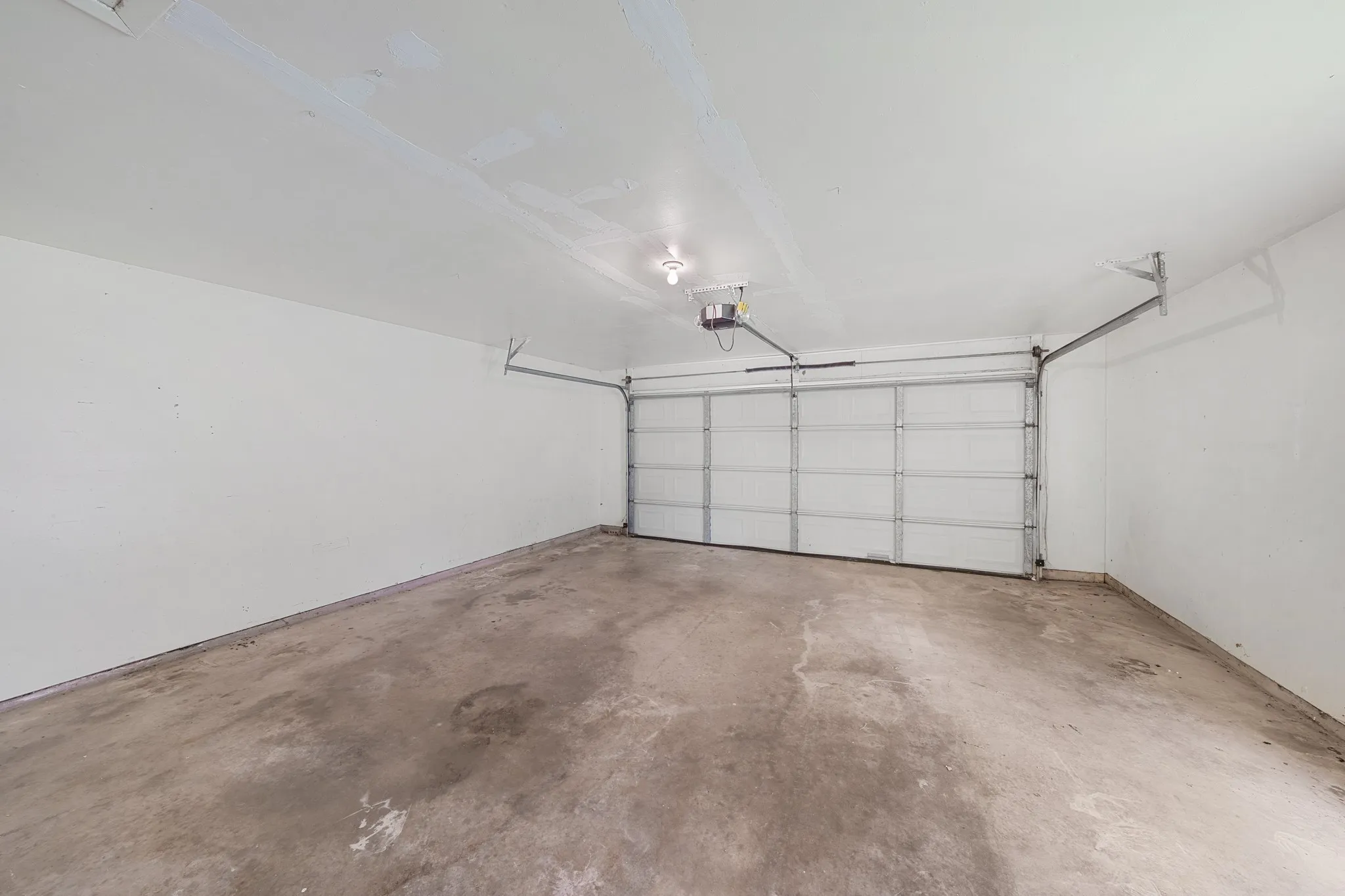 Single Family Residence For Sale in Hopkins County , 300 Merrell Drive, Sulphur Springs, Texas 75482, 3 Bedroom, 2 Bathroom, 1 Garage spaces, 2,248 Sqft, built in 1969, mls#21343688, Real Estate Agent in Sulphur Springs, Homes For Sale in Hopkins county, Homes For Sale in Sulphur Springs, Realtor in Sulphur Springs Texas, Real Estate Brokerage Independent Realty Texas, Luminita Cordes Realtor