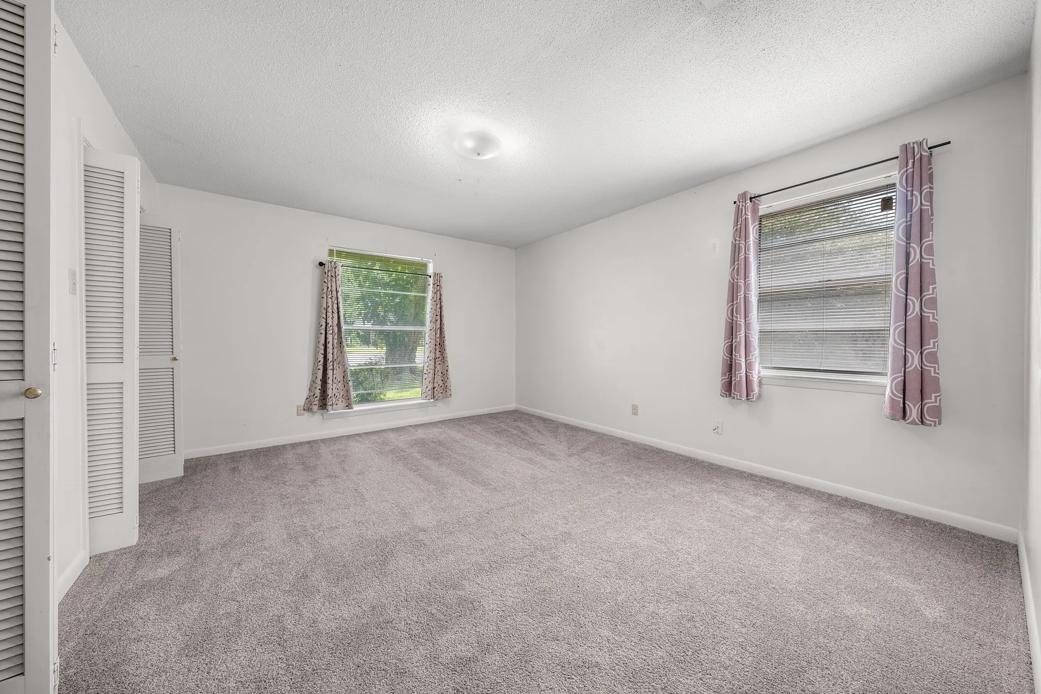 Single Family Residence For Sale in Hopkins County , 300 Merrell Drive, Sulphur Springs, Texas 75482, 3 Bedroom, 2 Bathroom, 1 Garage spaces, 2,248 Sqft, built in 1969, mls#21343688, Real Estate Agent in Sulphur Springs, Homes For Sale in Hopkins county, Homes For Sale in Sulphur Springs, Realtor in Sulphur Springs Texas, Real Estate Brokerage Independent Realty Texas, Luminita Cordes Realtor