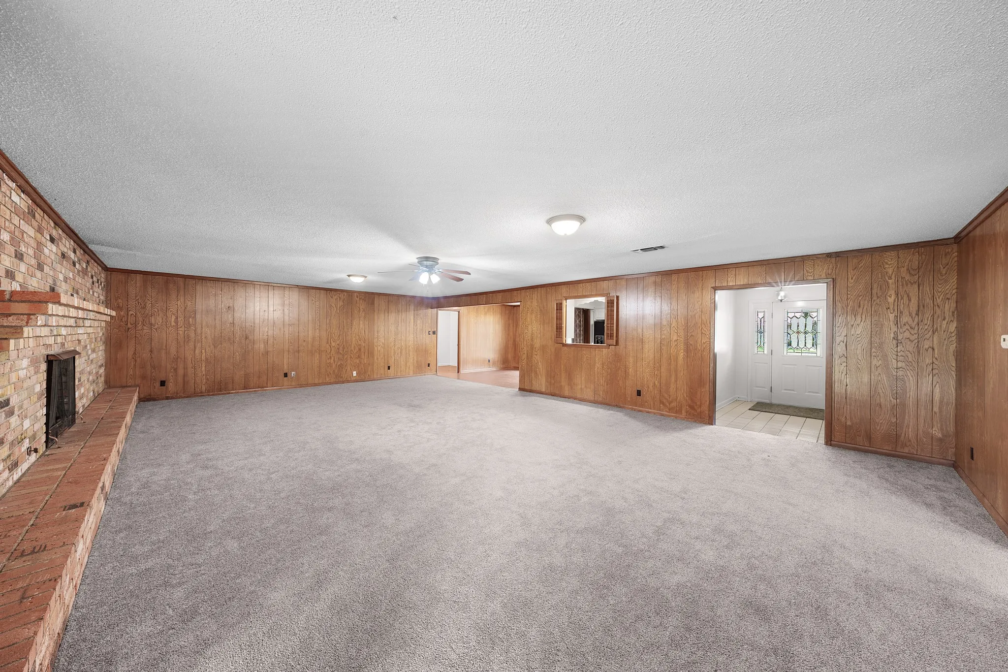 Single Family Residence For Sale in Hopkins County , 300 Merrell Drive, Sulphur Springs, Texas 75482, 3 Bedroom, 2 Bathroom, 1 Garage spaces, 2,248 Sqft, built in 1969, mls#21343688, Real Estate Agent in Sulphur Springs, Homes For Sale in Hopkins county, Homes For Sale in Sulphur Springs, Realtor in Sulphur Springs Texas, Real Estate Brokerage Independent Realty Texas, Luminita Cordes Realtor