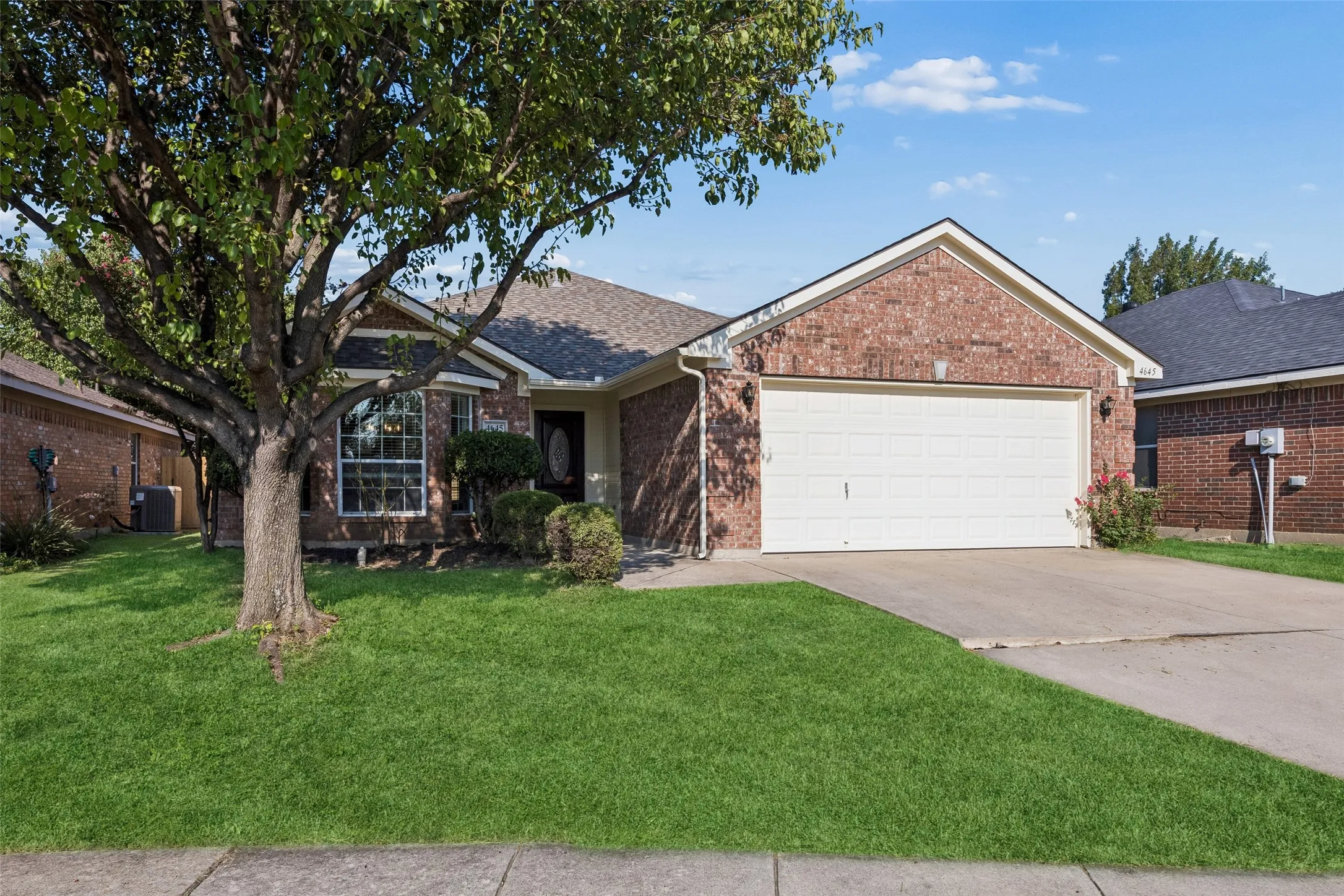 Single Family Residence For Sale in Tarrant County , 4645 Wheatland Drive, Fort Worth, Texas 76179, 3 Bedroom, 2 Bathroom, 2 Garage spaces, 1,560 Sqft, built in 2004, mls#21343287, Real Estate Agent in Fort Worth, Homes For Sale in Tarrant county, Homes For Sale in Fort Worth, Realtor in Fort Worth Texas, Real Estate Brokerage Independent Realty Texas, Luminita Cordes Realtor