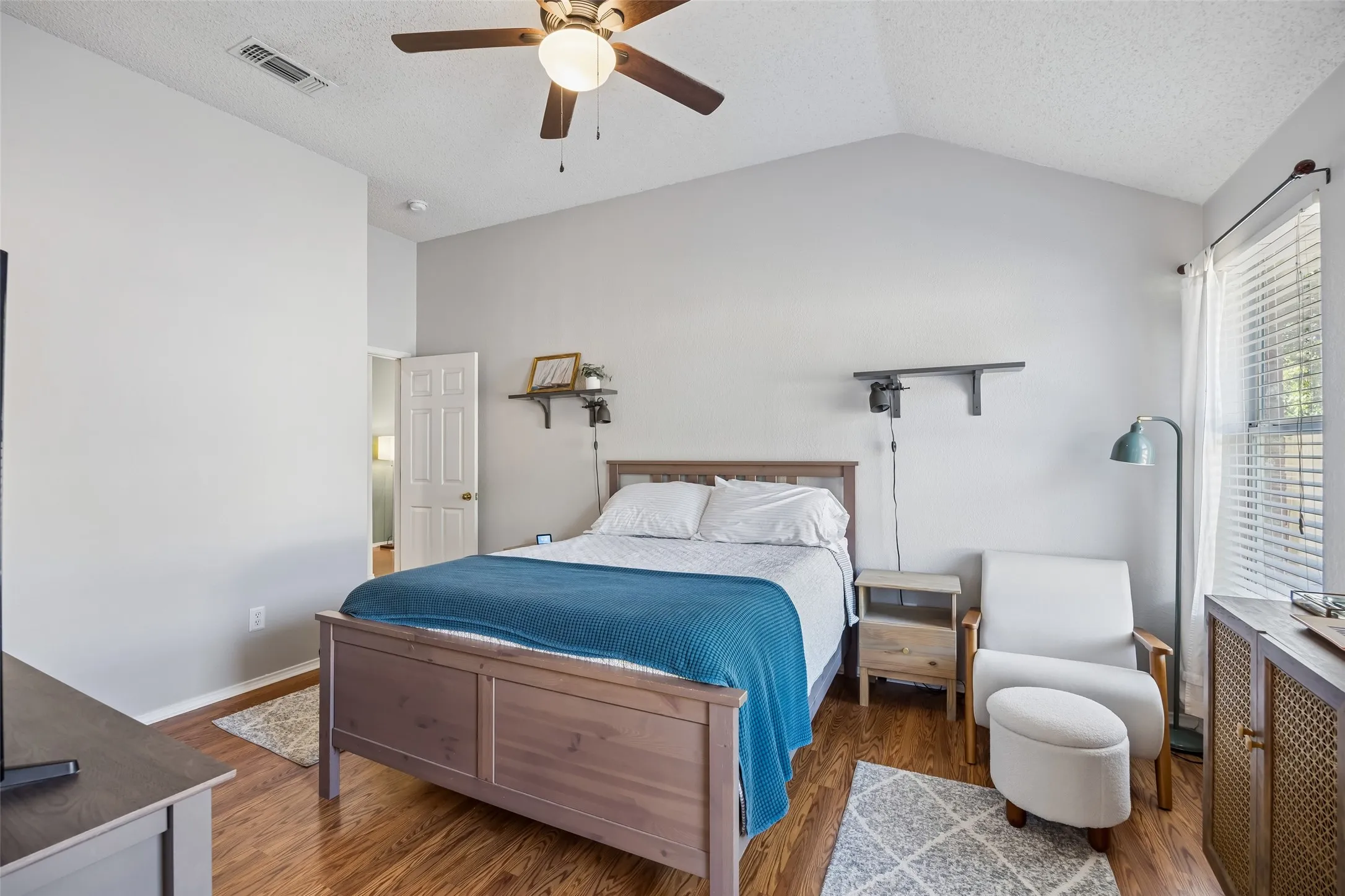Single Family Residence For Sale in Tarrant County , 4645 Wheatland Drive, Fort Worth, Texas 76179, 3 Bedroom, 2 Bathroom, 2 Garage spaces, 1,560 Sqft, built in 2004, mls#21343287, Real Estate Agent in Fort Worth, Homes For Sale in Tarrant county, Homes For Sale in Fort Worth, Realtor in Fort Worth Texas, Real Estate Brokerage Independent Realty Texas, Luminita Cordes Realtor