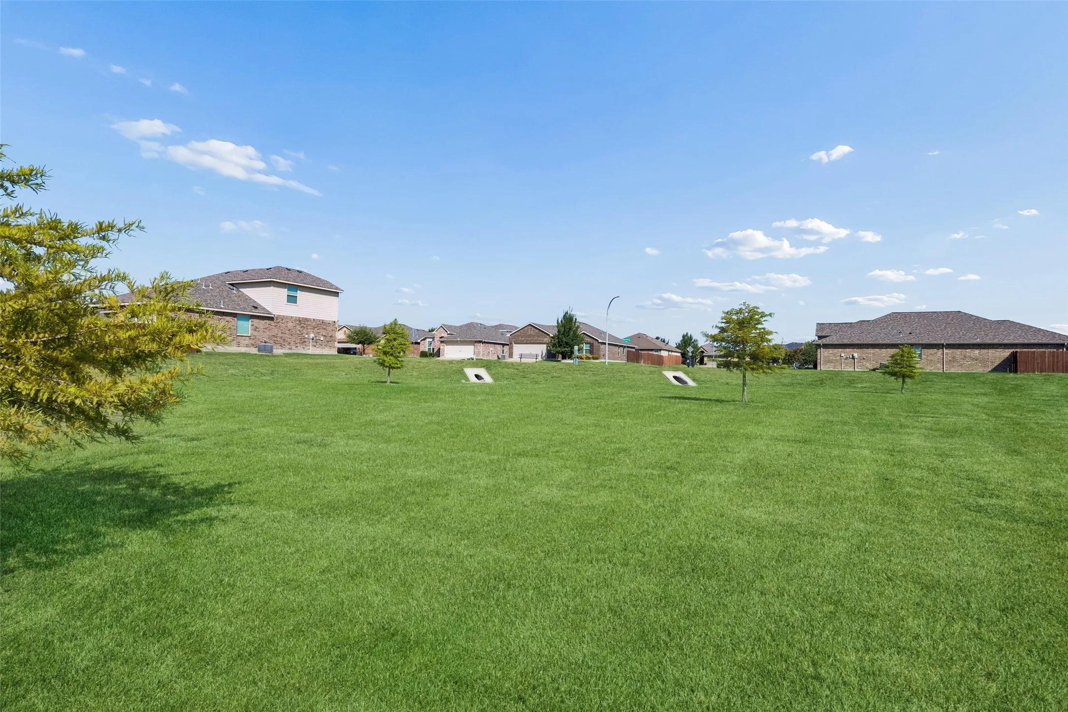 Single Family Residence For Sale in Tarrant County , 4645 Wheatland Drive, Fort Worth, Texas 76179, 3 Bedroom, 2 Bathroom, 2 Garage spaces, 1,560 Sqft, built in 2004, mls#21343287, Real Estate Agent in Fort Worth, Homes For Sale in Tarrant county, Homes For Sale in Fort Worth, Realtor in Fort Worth Texas, Real Estate Brokerage Independent Realty Texas, Luminita Cordes Realtor