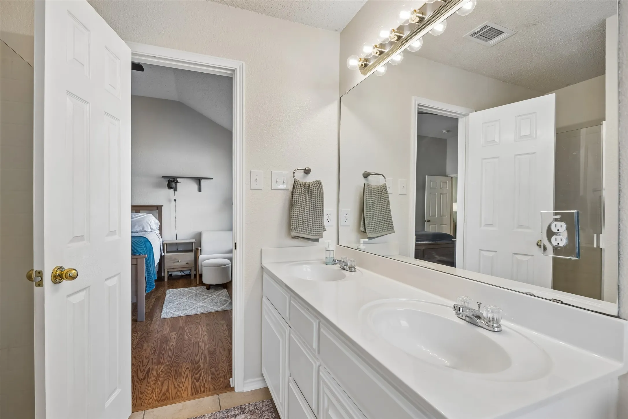Single Family Residence For Sale in Tarrant County , 4645 Wheatland Drive, Fort Worth, Texas 76179, 3 Bedroom, 2 Bathroom, 2 Garage spaces, 1,560 Sqft, built in 2004, mls#21343287, Real Estate Agent in Fort Worth, Homes For Sale in Tarrant county, Homes For Sale in Fort Worth, Realtor in Fort Worth Texas, Real Estate Brokerage Independent Realty Texas, Luminita Cordes Realtor