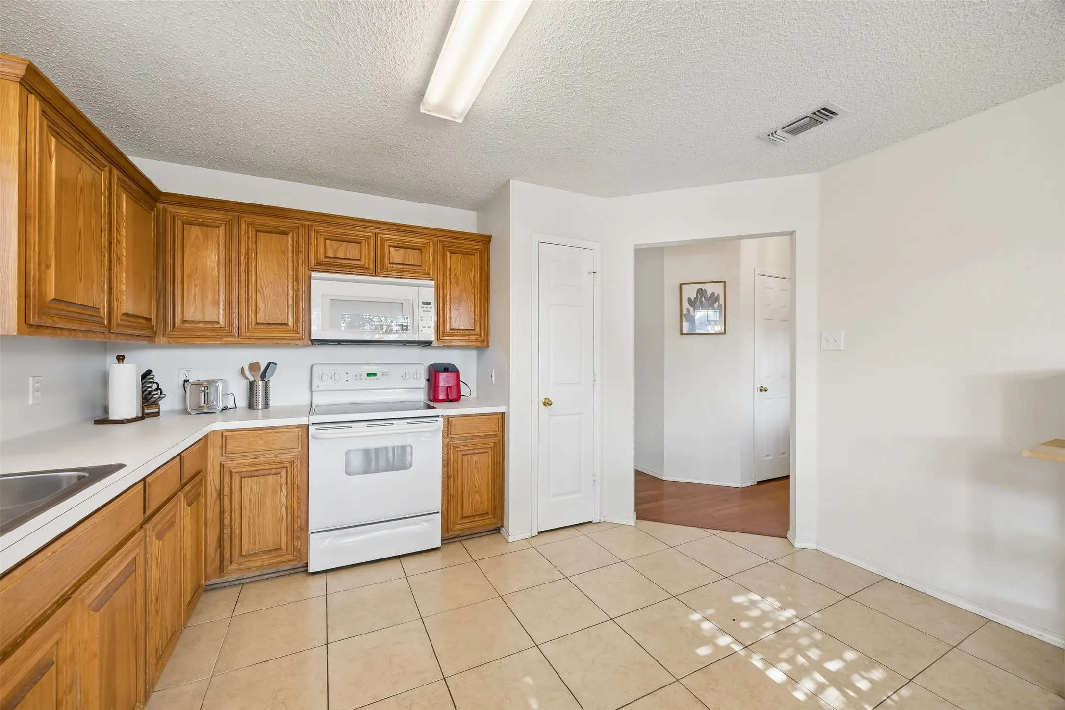 Single Family Residence For Sale in Tarrant County , 4645 Wheatland Drive, Fort Worth, Texas 76179, 3 Bedroom, 2 Bathroom, 2 Garage spaces, 1,560 Sqft, built in 2004, mls#21343287, Real Estate Agent in Fort Worth, Homes For Sale in Tarrant county, Homes For Sale in Fort Worth, Realtor in Fort Worth Texas, Real Estate Brokerage Independent Realty Texas, Luminita Cordes Realtor