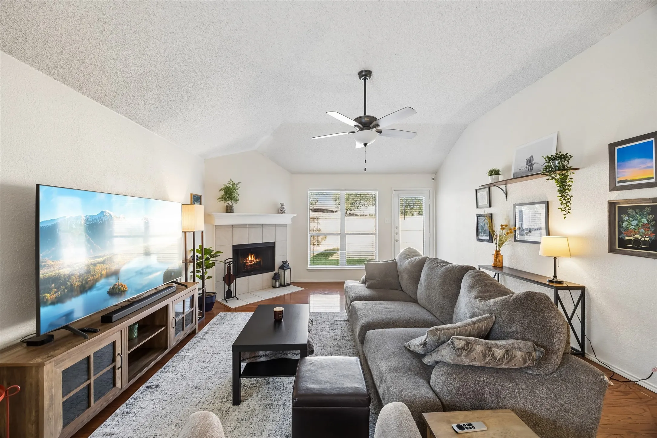 Single Family Residence For Sale in Tarrant County , 4645 Wheatland Drive, Fort Worth, Texas 76179, 3 Bedroom, 2 Bathroom, 2 Garage spaces, 1,560 Sqft, built in 2004, mls#21343287, Real Estate Agent in Fort Worth, Homes For Sale in Tarrant county, Homes For Sale in Fort Worth, Realtor in Fort Worth Texas, Real Estate Brokerage Independent Realty Texas, Luminita Cordes Realtor