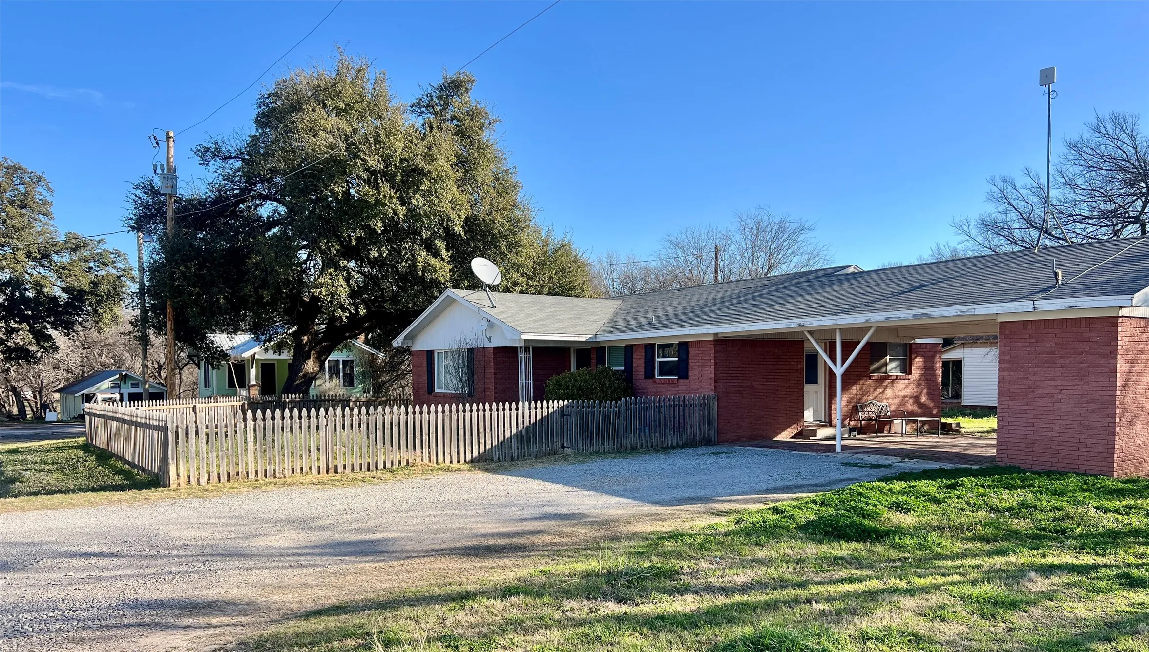 Single Family Residence For Rent in Palo Pinto County , 216 Woodlawn Avenue, Strawn, Texas 76475, 2 Bedroom, 1 Bathroom, Garage spaces, 1,284 Sqft, built in 1970, Price $1,600, mls#21346686, Real Estate Agent in Strawn, Homes For Rent in Palo Pinto county, Homes For Rent in Strawn, Realtor in Strawn Texas, Real Estate Brokerage Independent Realty Texas, Luminita Cordes Realtor