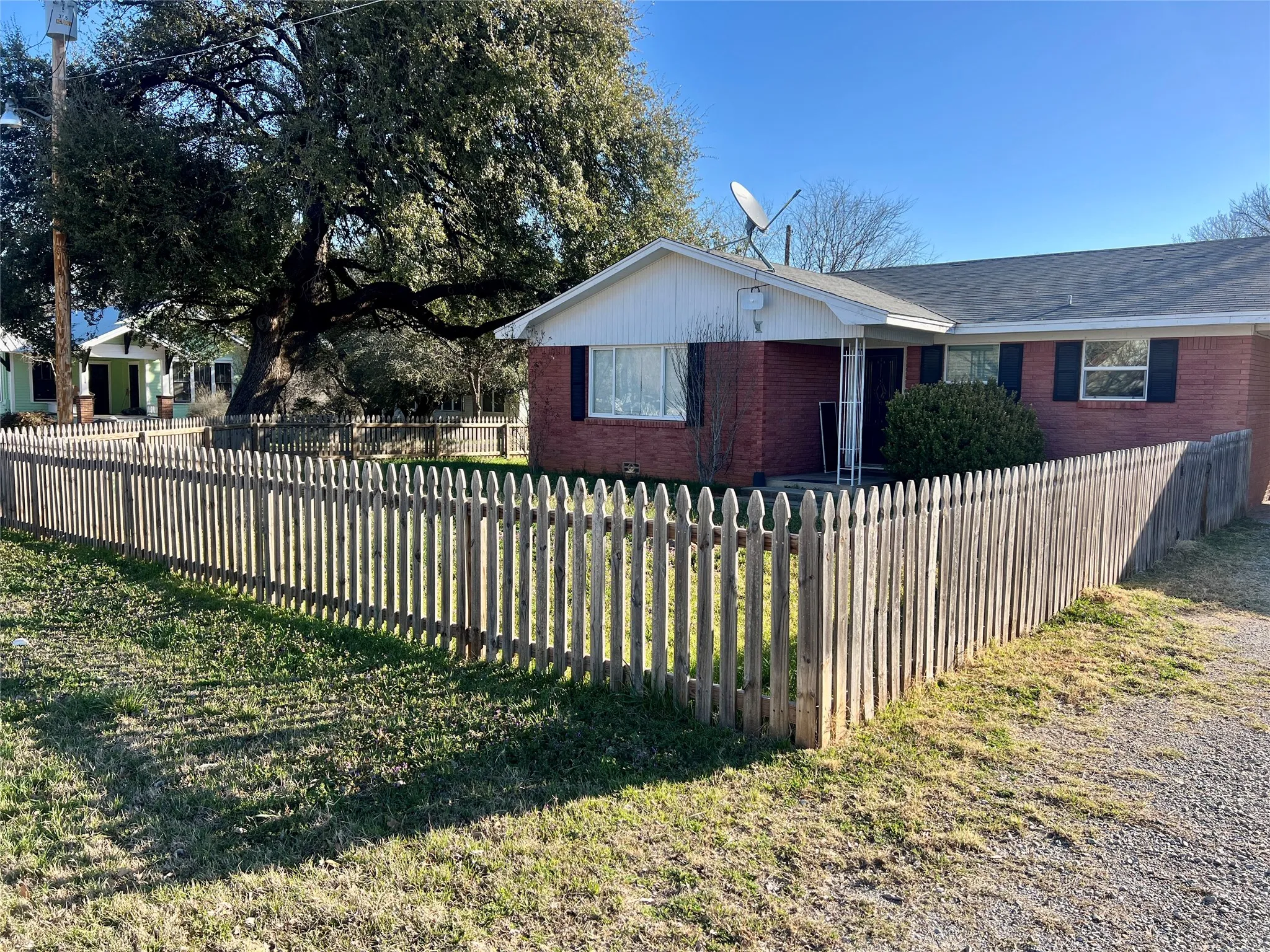 Single Family Residence For Rent in Palo Pinto County , 216 Woodlawn Avenue, Strawn, Texas 76475, 2 Bedroom, 1 Bathroom, Garage spaces, 1,284 Sqft, built in 1970, Price $1,600, mls#21346686, Real Estate Agent in Strawn, Homes For Rent in Palo Pinto county, Homes For Rent in Strawn, Realtor in Strawn Texas, Real Estate Brokerage Independent Realty Texas, Luminita Cordes Realtor