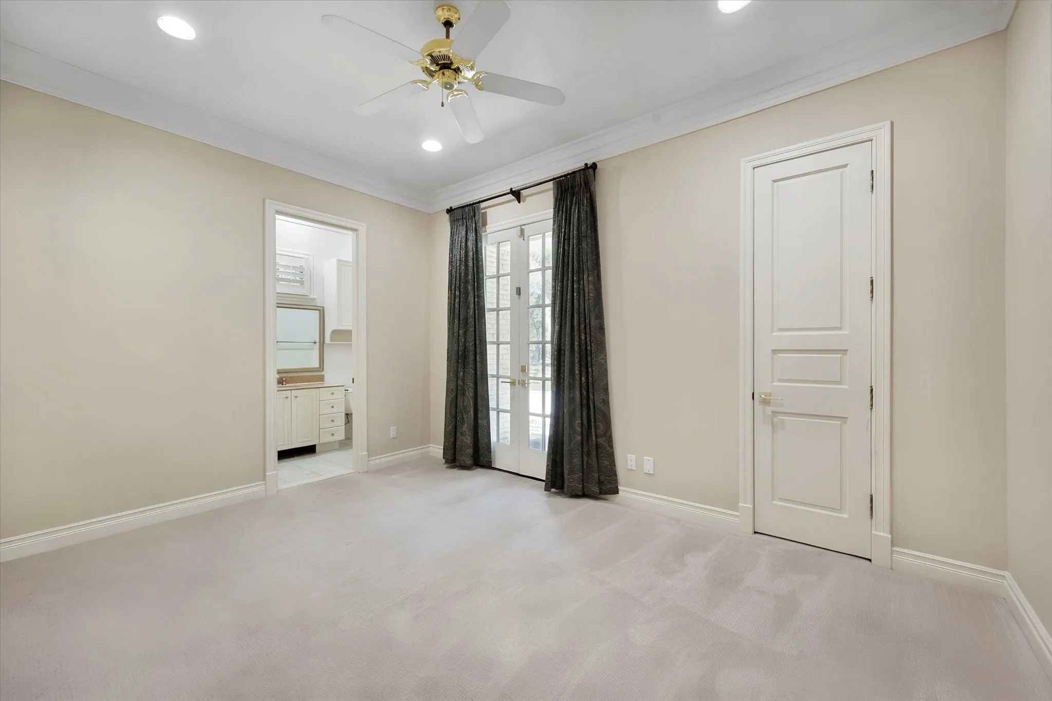Bedroom 2 downstairs with ensuite bath