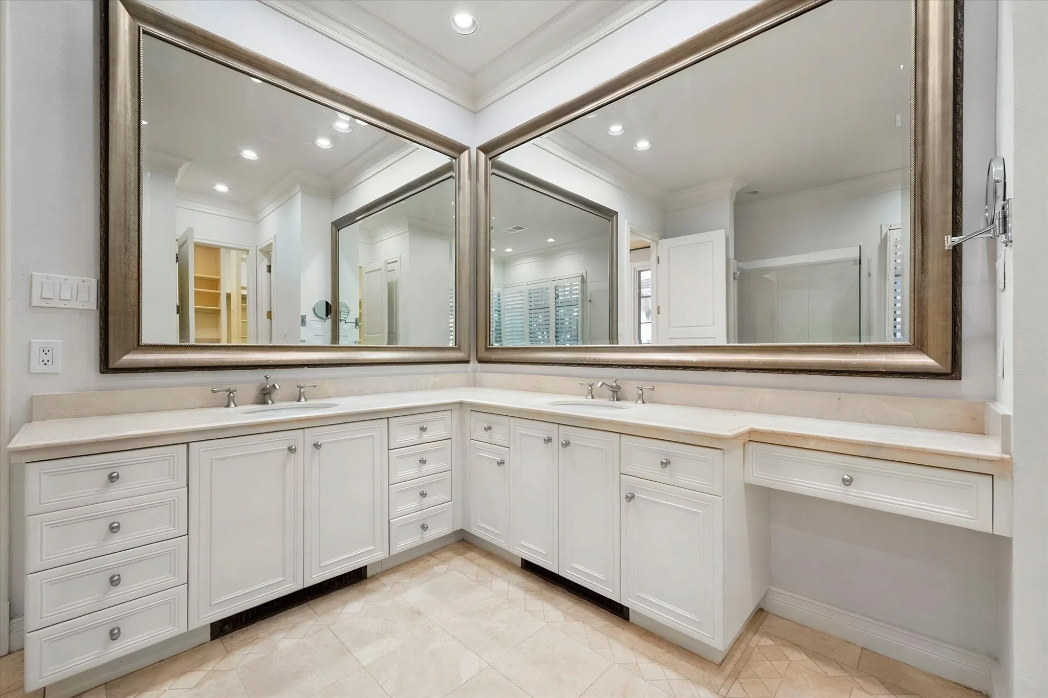 Primary has dual sinks
