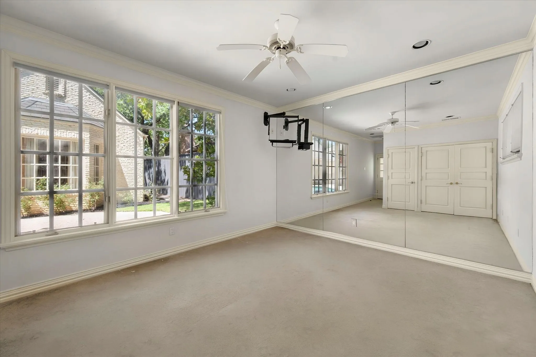 Detached guest qtrs. or pool house with full bath.