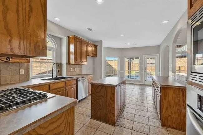 Single Family Residence For Sale in Dallas County , 9102 Hogan Drive, Rowlett, Texas 75089, 5 Bedroom, 4 Bathroom, 2 Garage spaces, 3,191 Sqft, built in 2003, mls#21333900, Real Estate Agent in Rowlett, Homes For Sale in Dallas county, Homes For Sale in Rowlett, Realtor in Rowlett Texas, Real Estate Brokerage Independent Realty Texas, Luminita Cordes Realtor