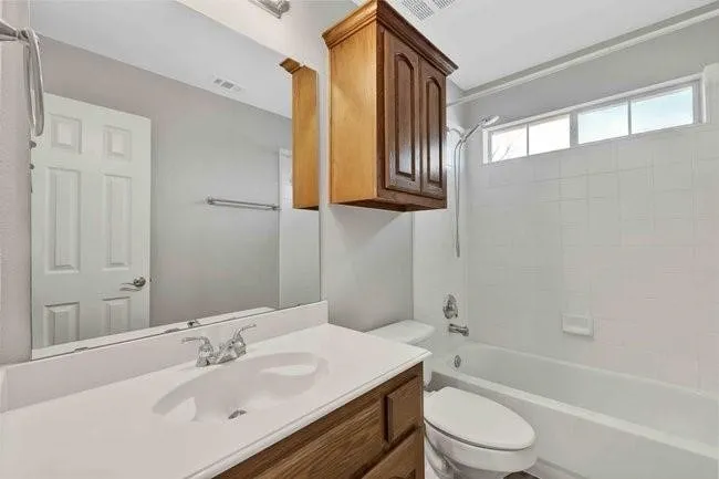 Single Family Residence For Sale in Dallas County , 9102 Hogan Drive, Rowlett, Texas 75089, 5 Bedroom, 4 Bathroom, 2 Garage spaces, 3,191 Sqft, built in 2003, mls#21333900, Real Estate Agent in Rowlett, Homes For Sale in Dallas county, Homes For Sale in Rowlett, Realtor in Rowlett Texas, Real Estate Brokerage Independent Realty Texas, Luminita Cordes Realtor