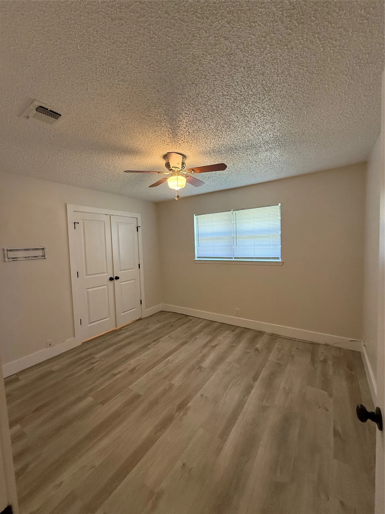Single Family Residence For Rent in Grayson County , 2409 Caprice Avenue, Denison, Texas 75020, 3 Bedroom, 2 Bathroom, 2 Garage spaces, 1,404 Sqft, built in 1976, mls#21348722, Real Estate Agent in Denison, Homes For Rent in Grayson county, Homes For Rent in Denison, Realtor in Denison Texas, Real Estate Brokerage Independent Realty Texas, Luminita Cordes Realtor