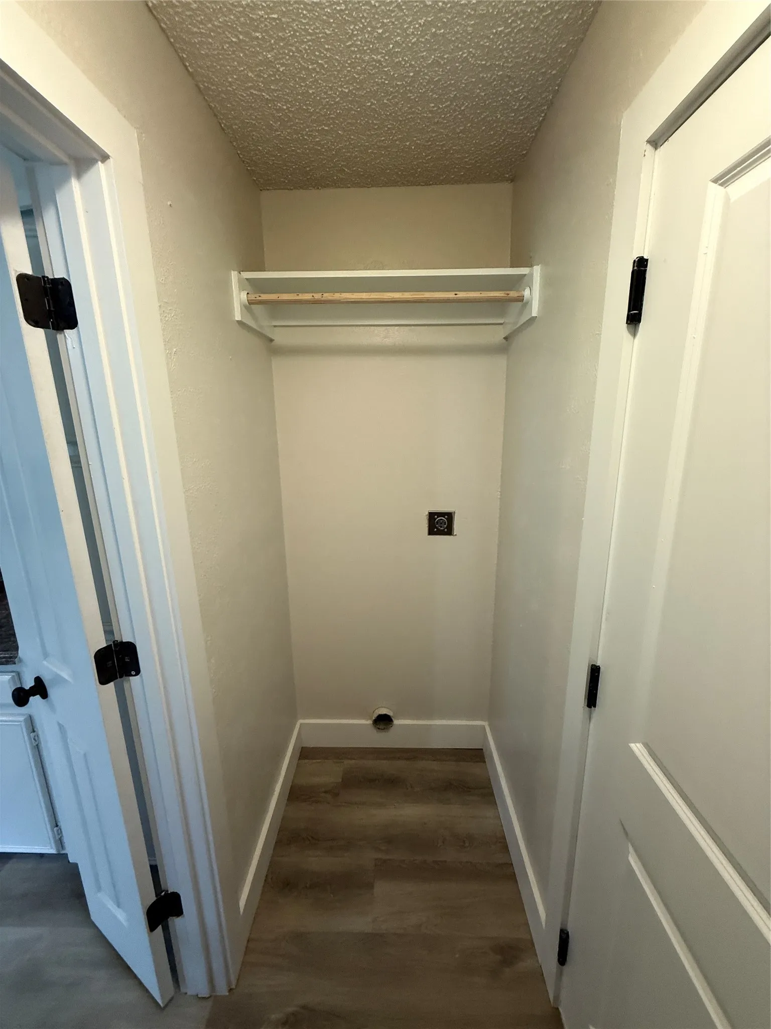 Single Family Residence For Rent in Grayson County , 2409 Caprice Avenue, Denison, Texas 75020, 3 Bedroom, 2 Bathroom, 2 Garage spaces, 1,404 Sqft, built in 1976, mls#21348722, Real Estate Agent in Denison, Homes For Rent in Grayson county, Homes For Rent in Denison, Realtor in Denison Texas, Real Estate Brokerage Independent Realty Texas, Luminita Cordes Realtor