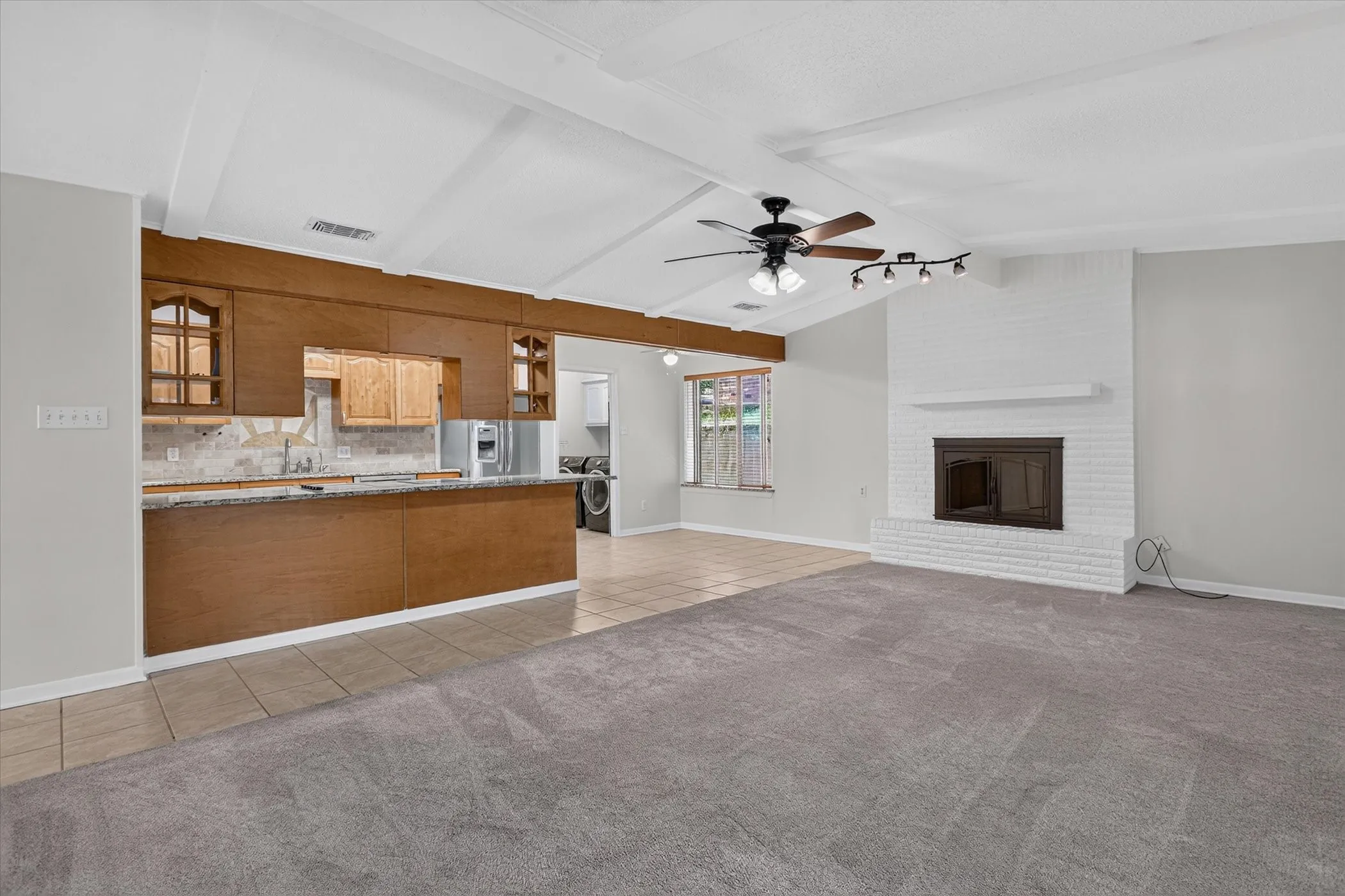 Single Family Residence For Sale in Tarrant County , 1820 Holly Oak Street, Arlington, Texas 76012, 3 Bedroom, 2 Bathroom, 2 Garage spaces, 2,174 Sqft, built in 1973, mls#21337837, Real Estate Agent in Arlington, Homes For Sale in Tarrant county, Homes For Sale in Arlington, Realtor in Arlington Texas, Real Estate Brokerage Independent Realty Texas, Luminita Cordes Realtor