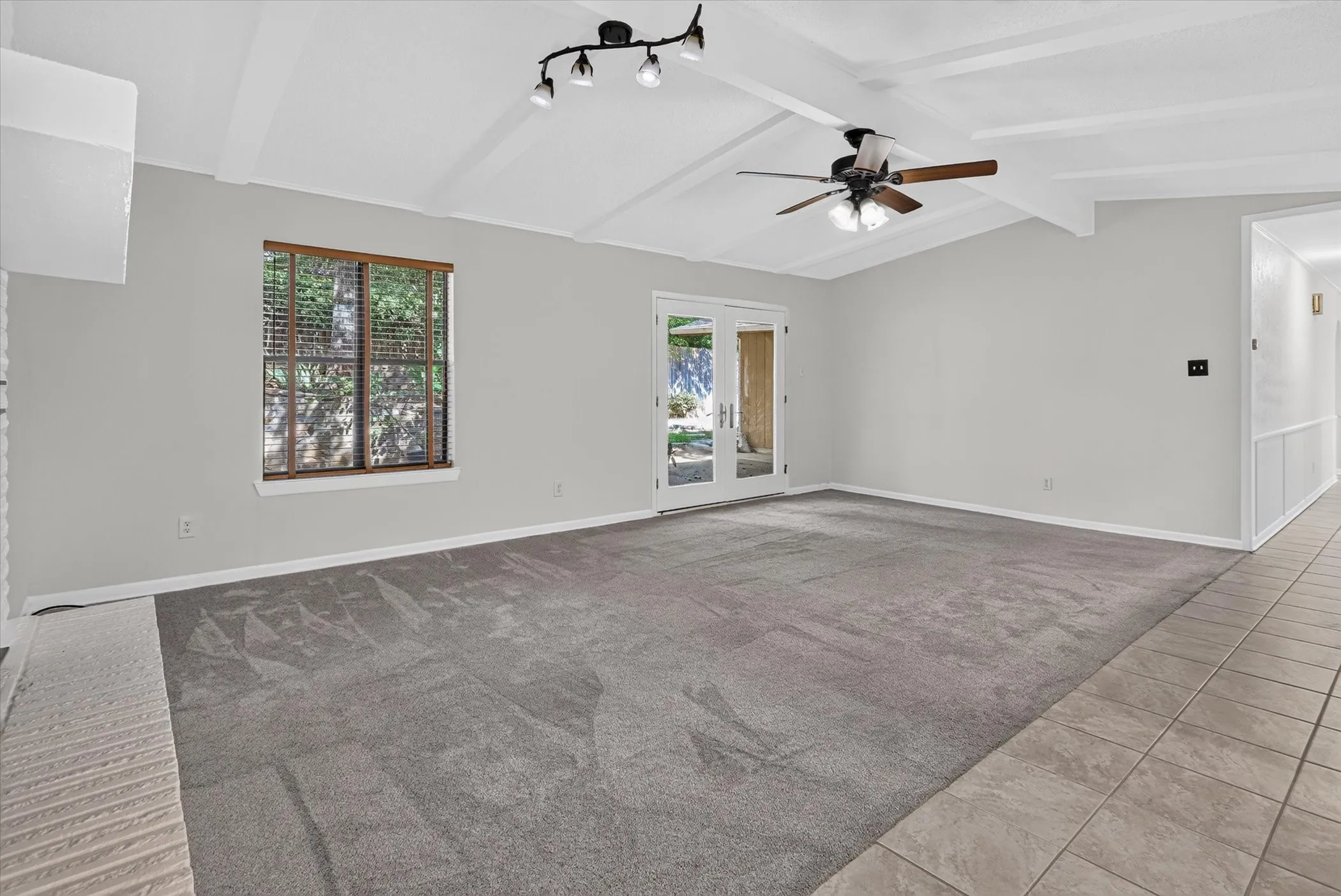 Single Family Residence For Sale in Tarrant County , 1820 Holly Oak Street, Arlington, Texas 76012, 3 Bedroom, 2 Bathroom, 2 Garage spaces, 2,174 Sqft, built in 1973, mls#21337837, Real Estate Agent in Arlington, Homes For Sale in Tarrant county, Homes For Sale in Arlington, Realtor in Arlington Texas, Real Estate Brokerage Independent Realty Texas, Luminita Cordes Realtor
