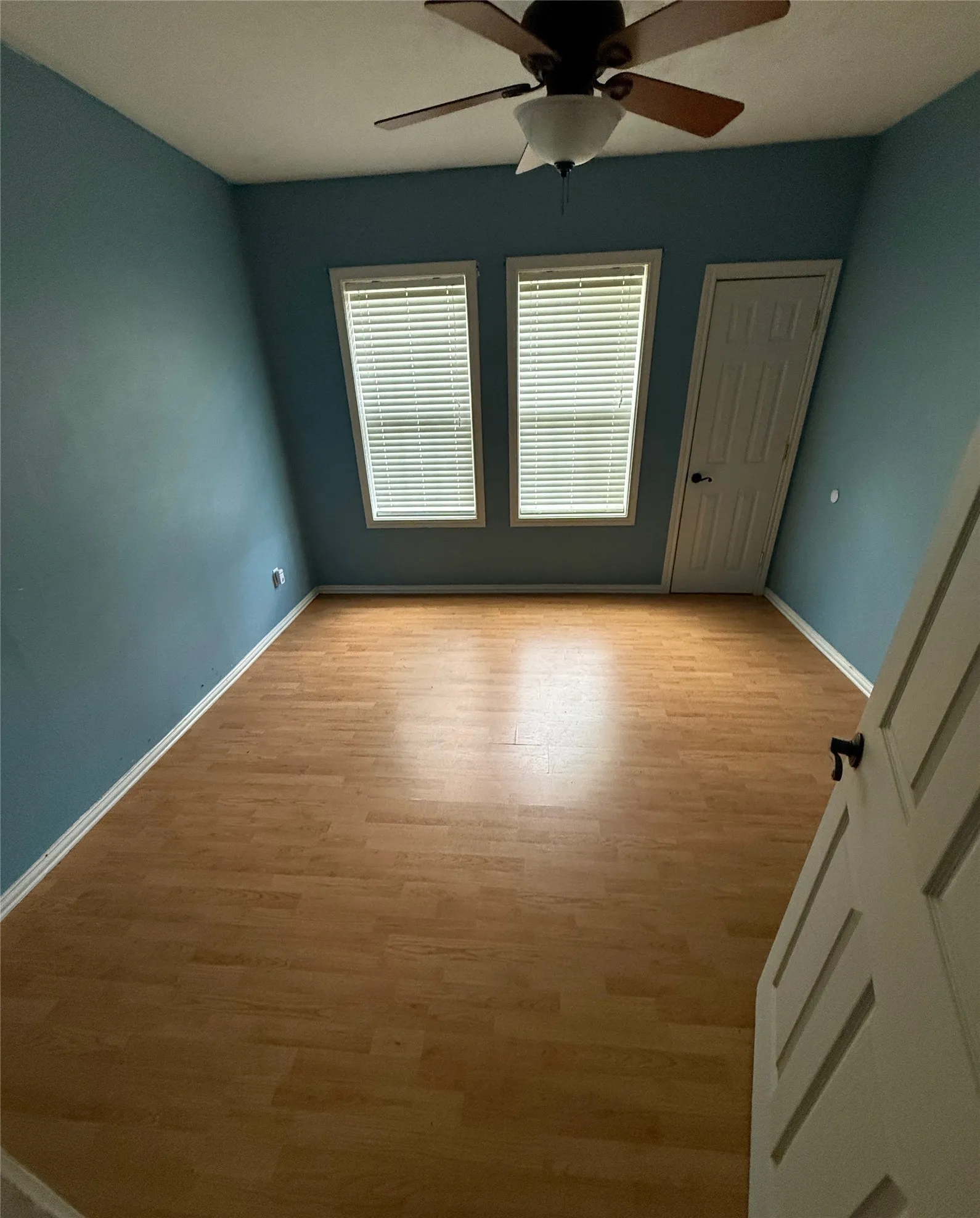 Single Family Residence For Sale in Leon County , 648 S Center Street, Buffalo, Texas 75831, 3 Bedroom, 3 Bathroom, Garage spaces, 2,096 Sqft, built in 2011, mls#21348635, Real Estate Agent in Buffalo, Homes For Sale in Leon county, Homes For Sale in Buffalo, Realtor in Buffalo Texas, Real Estate Brokerage Independent Realty Texas, Luminita Cordes Realtor