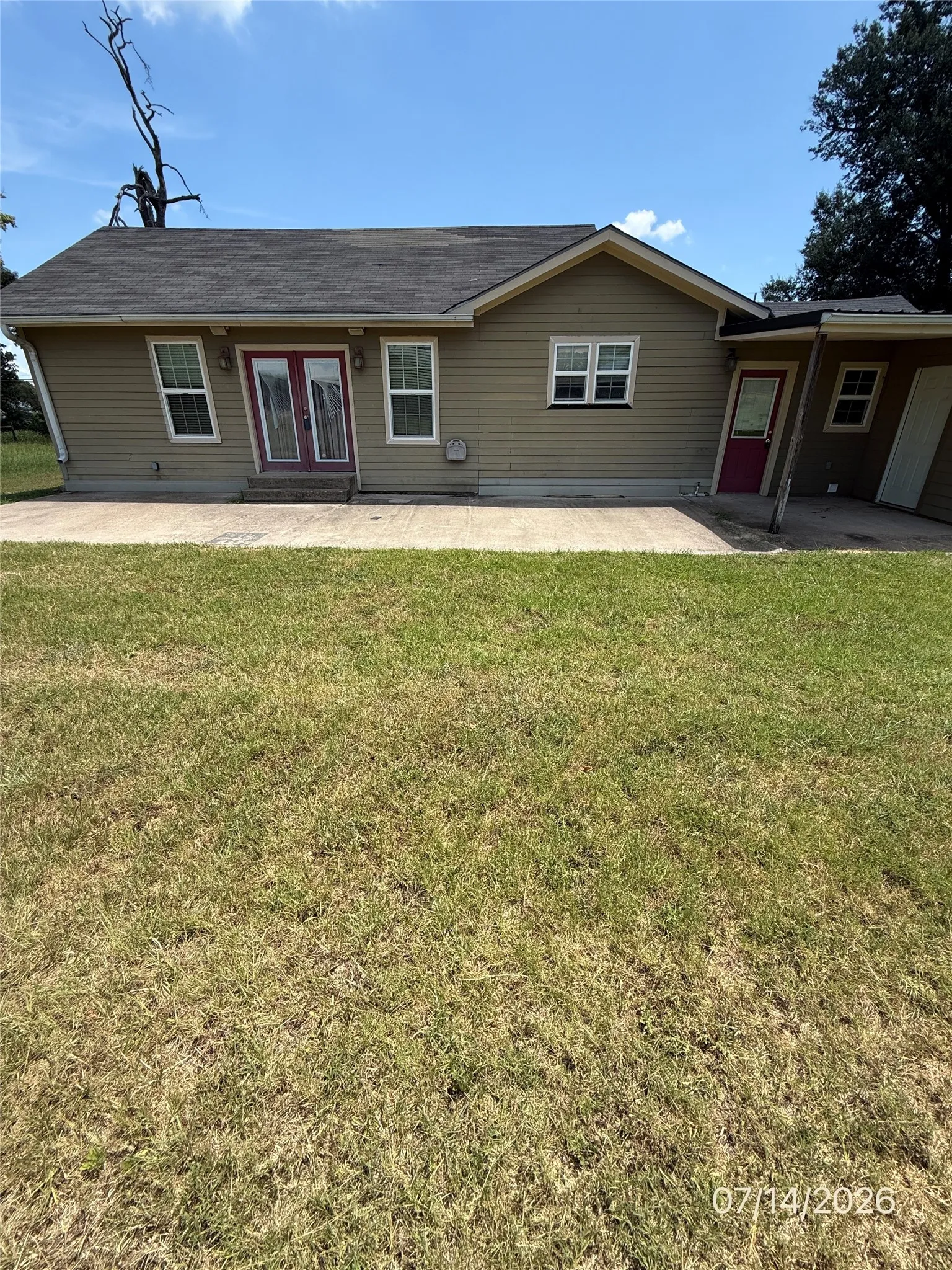 Single Family Residence For Sale in Leon County , 648 S Center Street, Buffalo, Texas 75831, 3 Bedroom, 3 Bathroom, Garage spaces, 2,096 Sqft, built in 2011, mls#21348635, Real Estate Agent in Buffalo, Homes For Sale in Leon county, Homes For Sale in Buffalo, Realtor in Buffalo Texas, Real Estate Brokerage Independent Realty Texas, Luminita Cordes Realtor