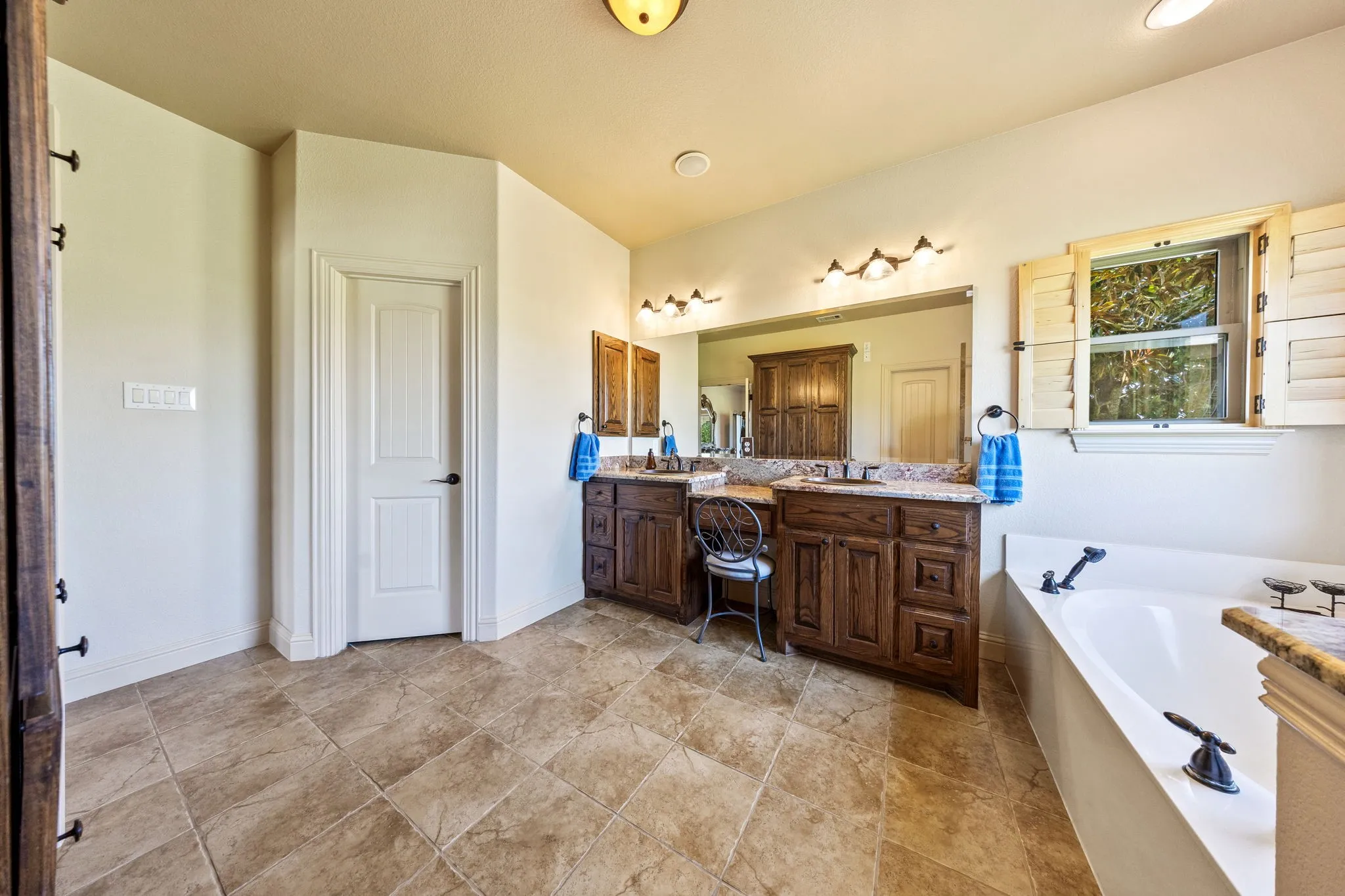 Single Family Residence For Sale in Collin County , 17155 County Road 605, Farmersville, Texas 75442, 4 Bedroom, 4 Bathroom, 3 Garage spaces, 3,084 Sqft, built in 2008, mls#21348149, Real Estate Agent in Farmersville, Homes For Sale in Collin county, Homes For Sale in Farmersville, Realtor in Farmersville Texas, Real Estate Brokerage Independent Realty Texas, Luminita Cordes Realtor