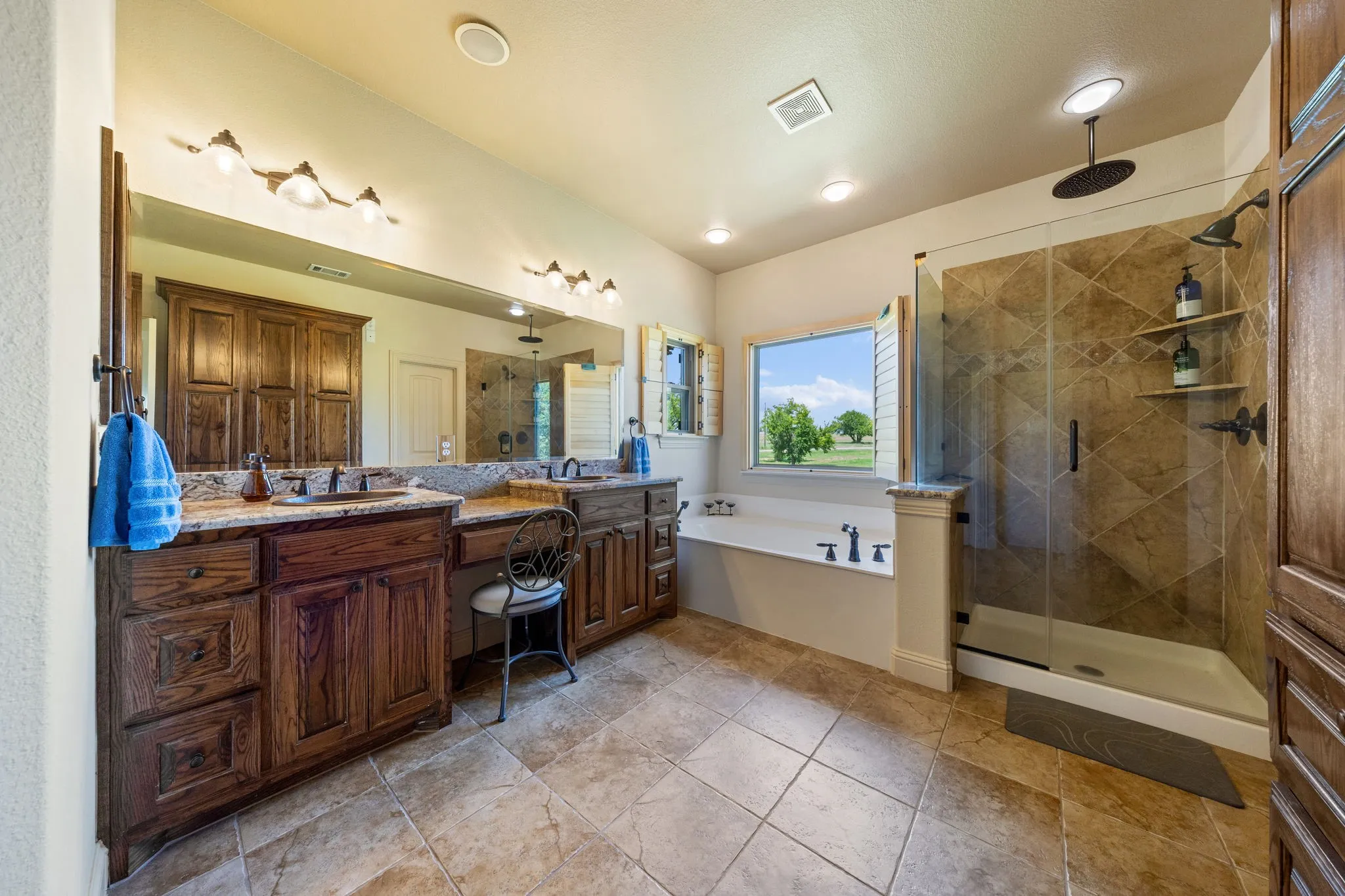 Single Family Residence For Sale in Collin County , 17155 County Road 605, Farmersville, Texas 75442, 4 Bedroom, 4 Bathroom, 3 Garage spaces, 3,084 Sqft, built in 2008, mls#21348149, Real Estate Agent in Farmersville, Homes For Sale in Collin county, Homes For Sale in Farmersville, Realtor in Farmersville Texas, Real Estate Brokerage Independent Realty Texas, Luminita Cordes Realtor