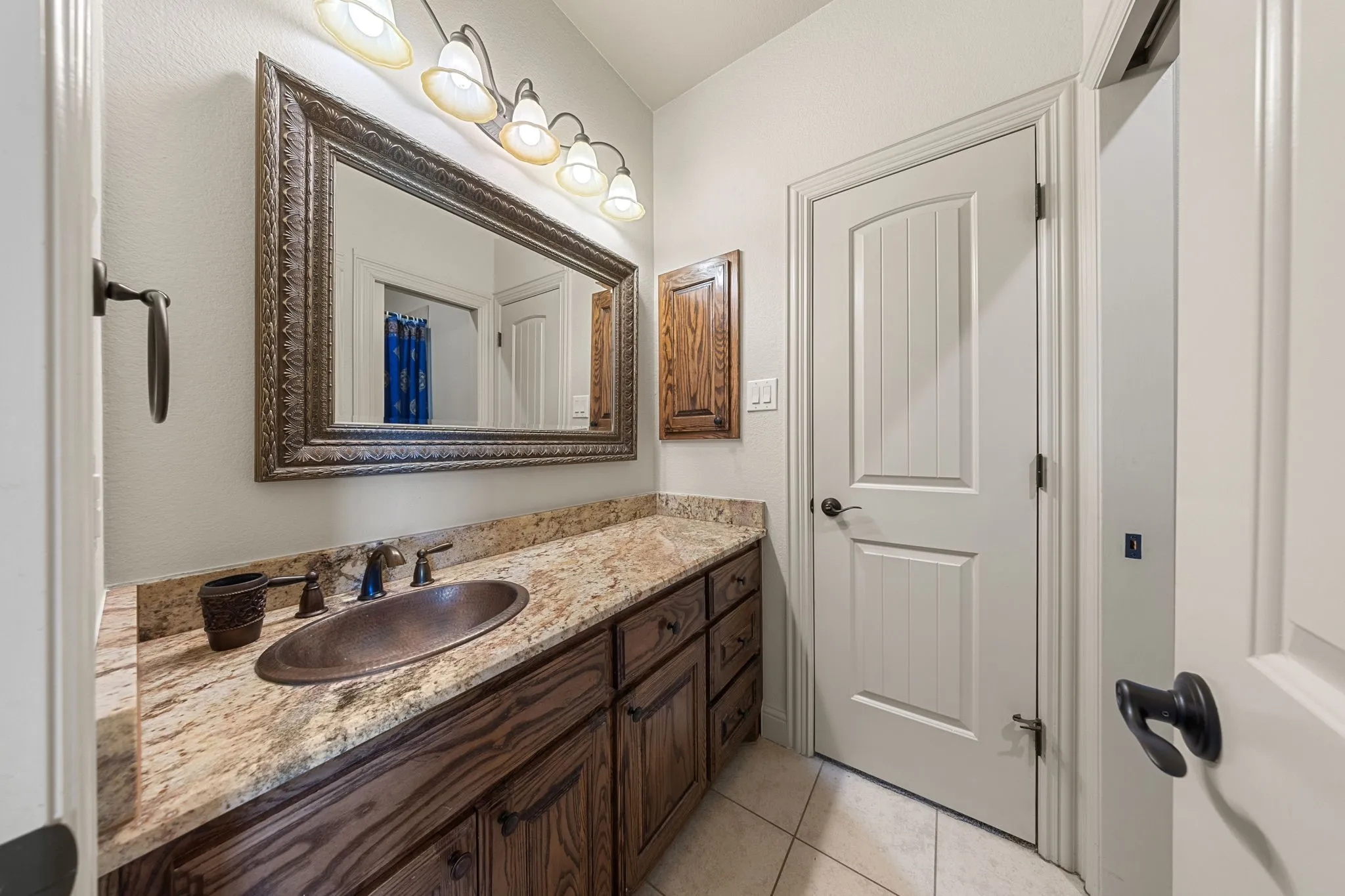 Jack and jill bathroom