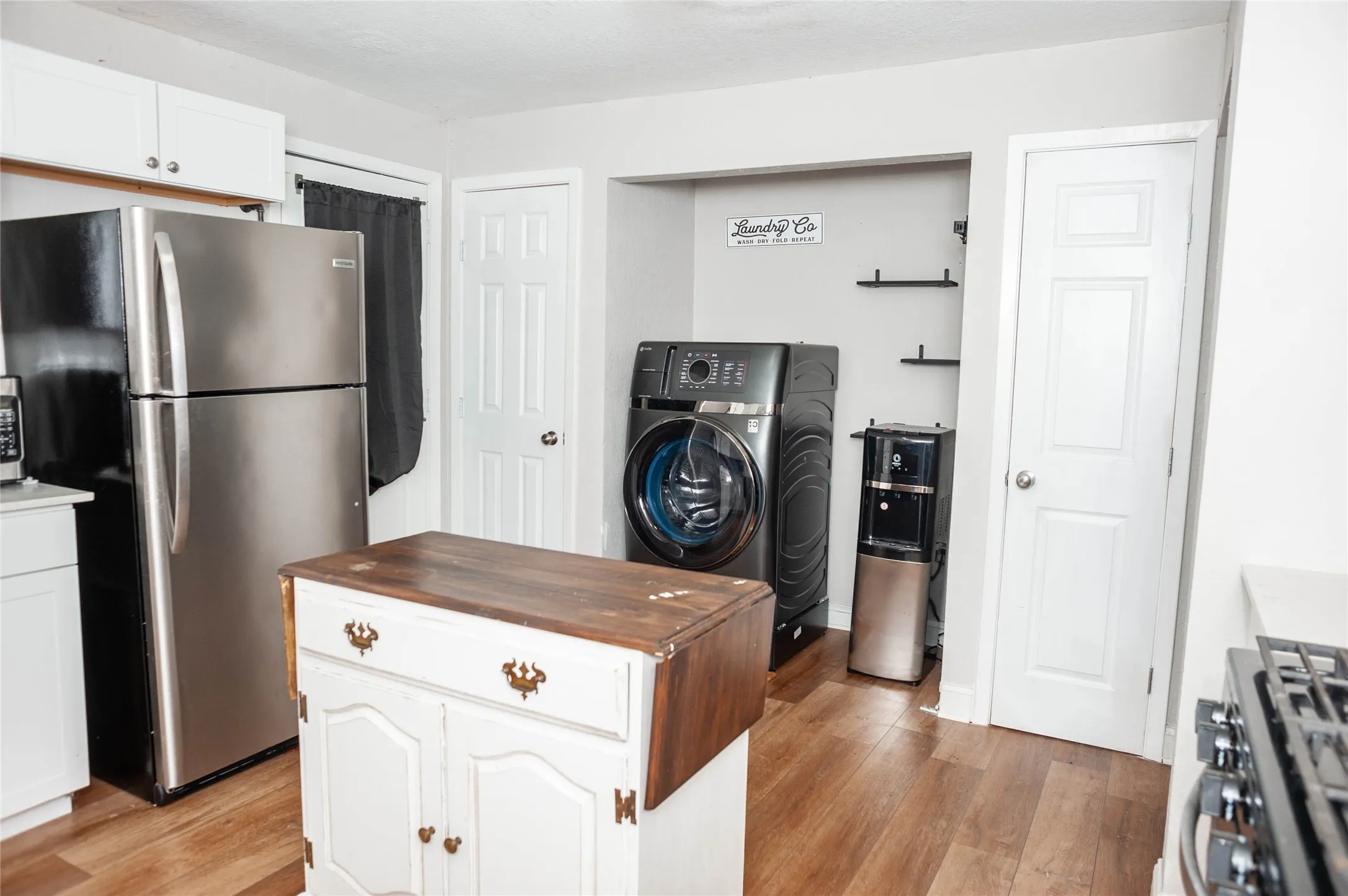 Single Family Residence For Sale in Ellis County , 212 Penn Street, Waxahachie, Texas 75165, 2 Bedroom, 1 Bathroom, Garage spaces, 1,332 Sqft, built in 1947, mls#21348725, Real Estate Agent in Waxahachie, Homes For Sale in Ellis county, Homes For Sale in Waxahachie, Realtor in Waxahachie Texas, Real Estate Brokerage Independent Realty Texas, Luminita Cordes Realtor