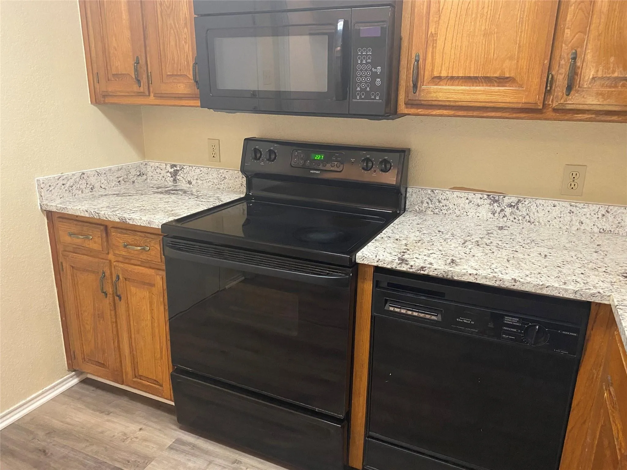 Single Family Residence For Rent in Tarrant County , 7464 Queensbury Circle, Fort Worth, Texas 76133, 2 Bedroom, 2 Bathroom, 2 Garage spaces, 1,106 Sqft, built in 1982, mls#21333354, Real Estate Agent in Fort Worth, Homes For Rent in Tarrant county, Homes For Rent in Fort Worth, Realtor in Fort Worth Texas, Real Estate Brokerage Independent Realty Texas, Luminita Cordes Realtor