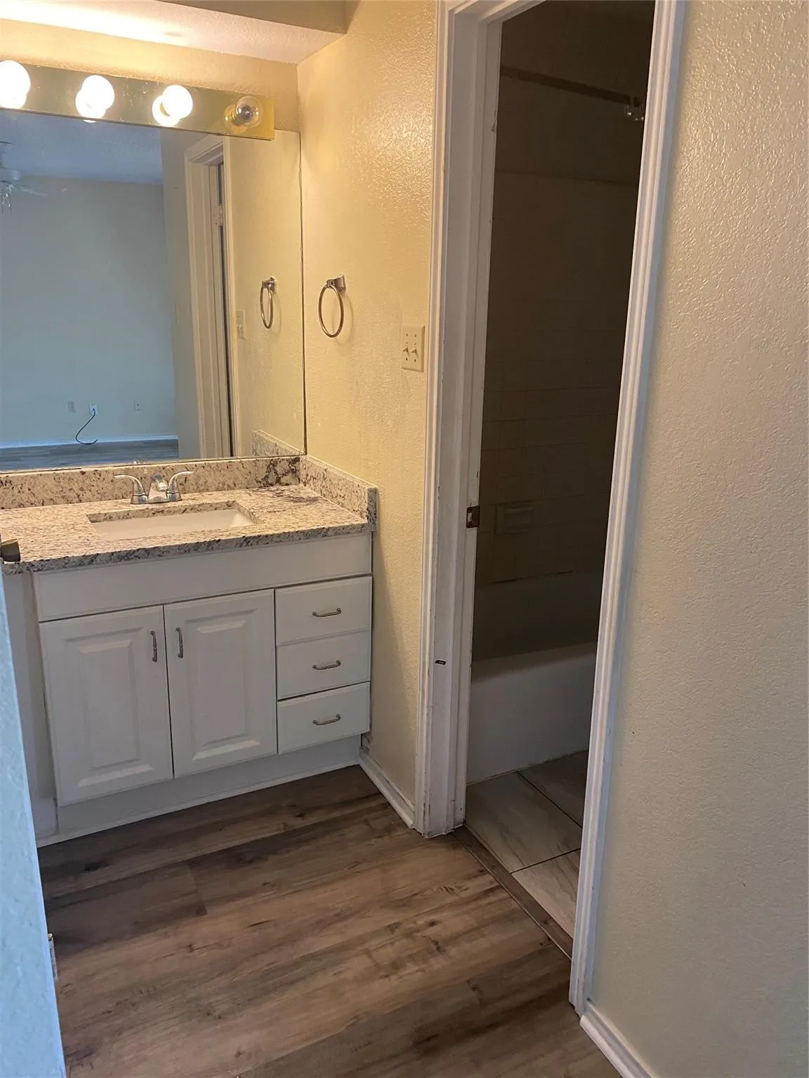 Single Family Residence For Rent in Tarrant County , 7464 Queensbury Circle, Fort Worth, Texas 76133, 2 Bedroom, 2 Bathroom, 2 Garage spaces, 1,106 Sqft, built in 1982, mls#21333354, Real Estate Agent in Fort Worth, Homes For Rent in Tarrant county, Homes For Rent in Fort Worth, Realtor in Fort Worth Texas, Real Estate Brokerage Independent Realty Texas, Luminita Cordes Realtor