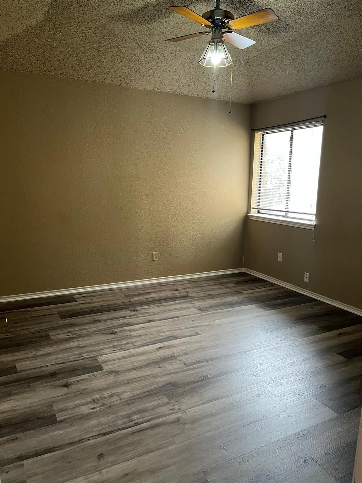 Single Family Residence For Rent in Tarrant County , 7464 Queensbury Circle, Fort Worth, Texas 76133, 2 Bedroom, 2 Bathroom, 2 Garage spaces, 1,106 Sqft, built in 1982, mls#21333354, Real Estate Agent in Fort Worth, Homes For Rent in Tarrant county, Homes For Rent in Fort Worth, Realtor in Fort Worth Texas, Real Estate Brokerage Independent Realty Texas, Luminita Cordes Realtor