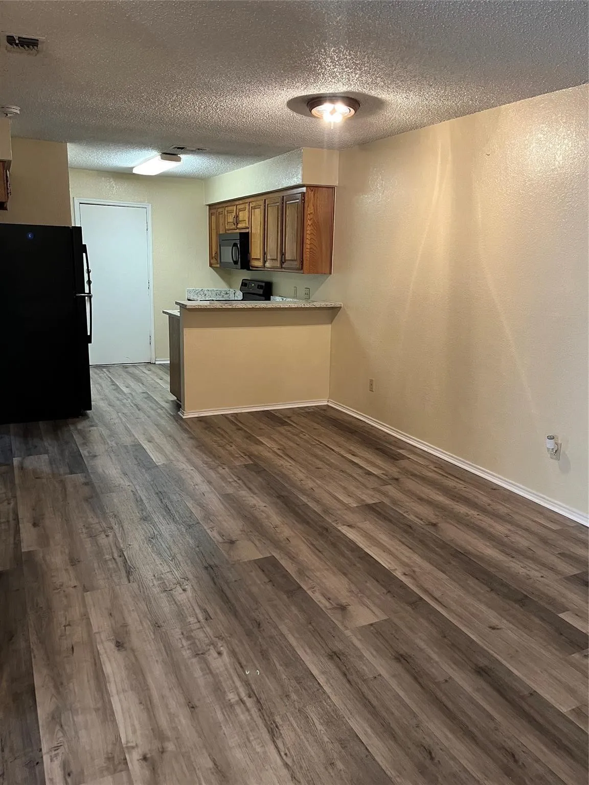 Single Family Residence For Rent in Tarrant County , 7464 Queensbury Circle, Fort Worth, Texas 76133, 2 Bedroom, 2 Bathroom, 2 Garage spaces, 1,106 Sqft, built in 1982, mls#21333354, Real Estate Agent in Fort Worth, Homes For Rent in Tarrant county, Homes For Rent in Fort Worth, Realtor in Fort Worth Texas, Real Estate Brokerage Independent Realty Texas, Luminita Cordes Realtor