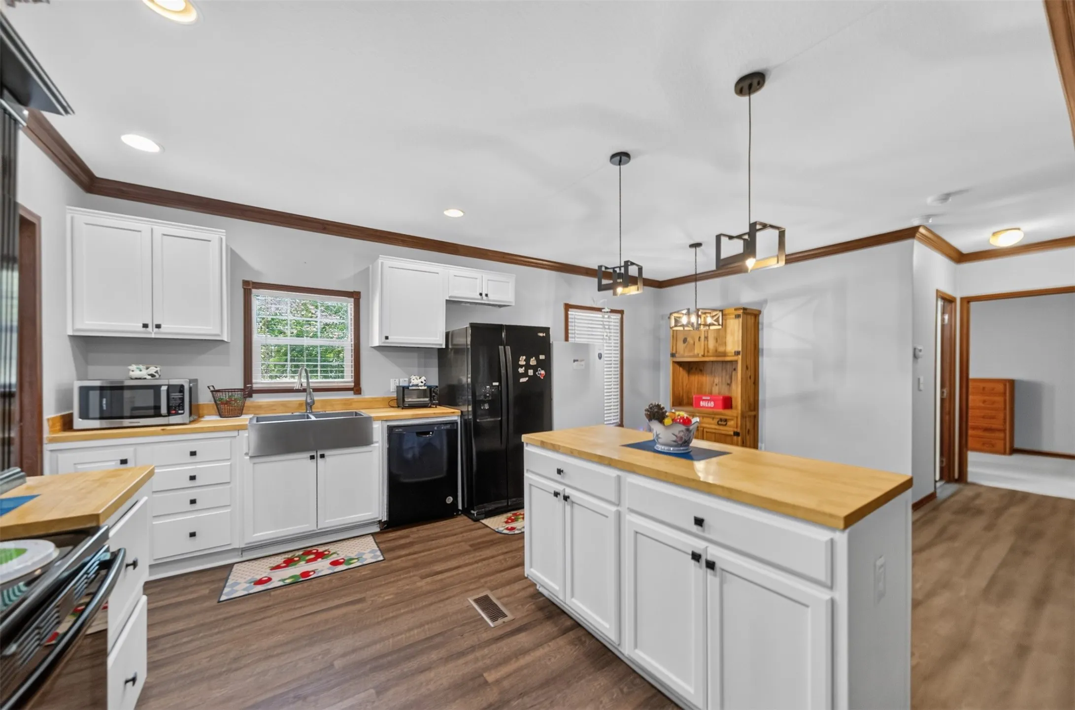 Manufactured Home For Sale in Anderson County , 173 An County Road 2234, Palestine, Texas 75803, 3 Bedroom, 2 Bathroom, Garage spaces, 1,334 Sqft, built in 2012, mls#21347393, Real Estate Agent in Palestine, Homes For Sale in Anderson county, Homes For Sale in Palestine, Realtor in Palestine Texas, Real Estate Brokerage Independent Realty Texas, Luminita Cordes Realtor
