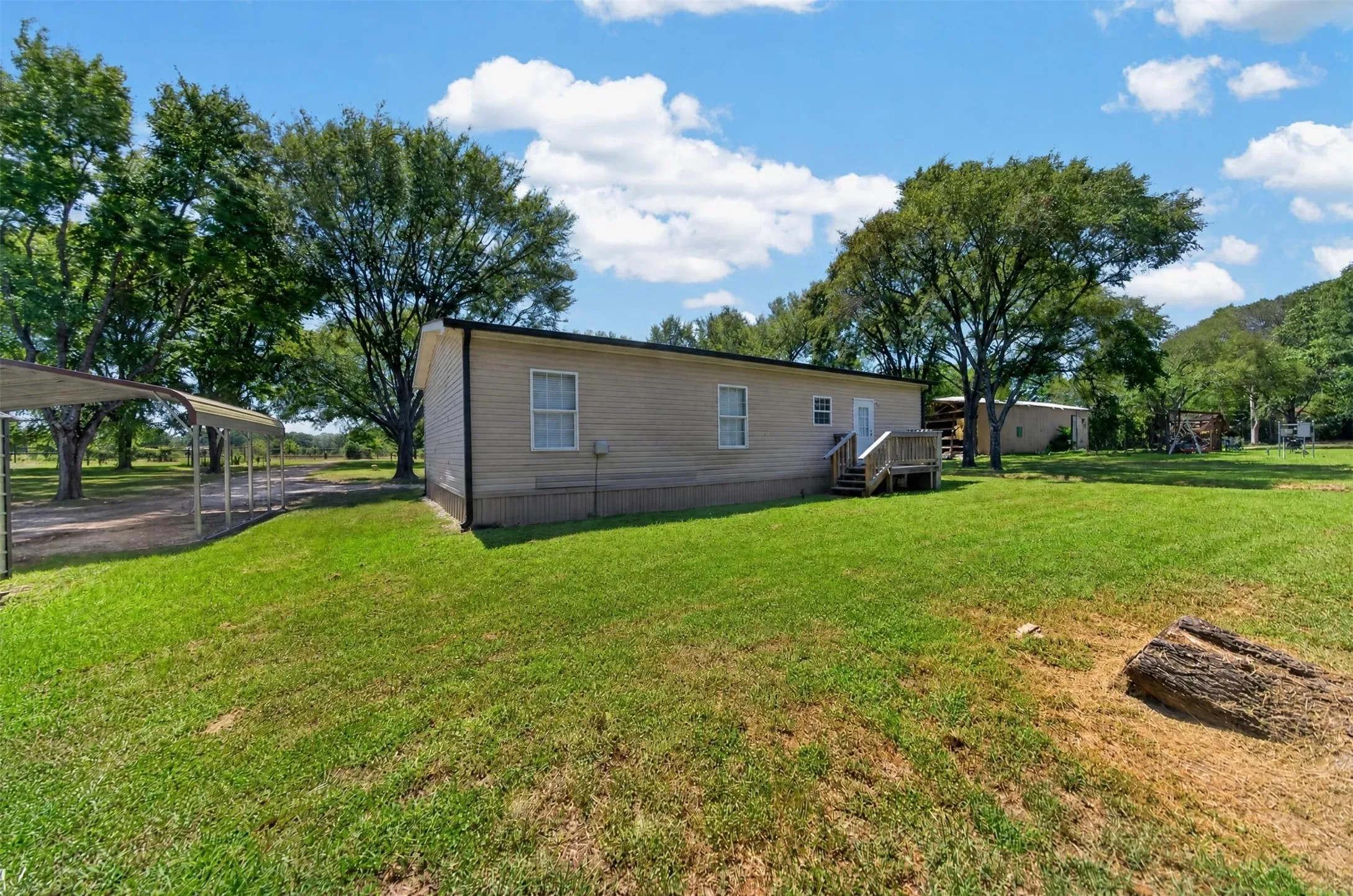Manufactured Home For Sale in Anderson County , 173 An County Road 2234, Palestine, Texas 75803, 3 Bedroom, 2 Bathroom, Garage spaces, 1,334 Sqft, built in 2012, mls#21347393, Real Estate Agent in Palestine, Homes For Sale in Anderson county, Homes For Sale in Palestine, Realtor in Palestine Texas, Real Estate Brokerage Independent Realty Texas, Luminita Cordes Realtor