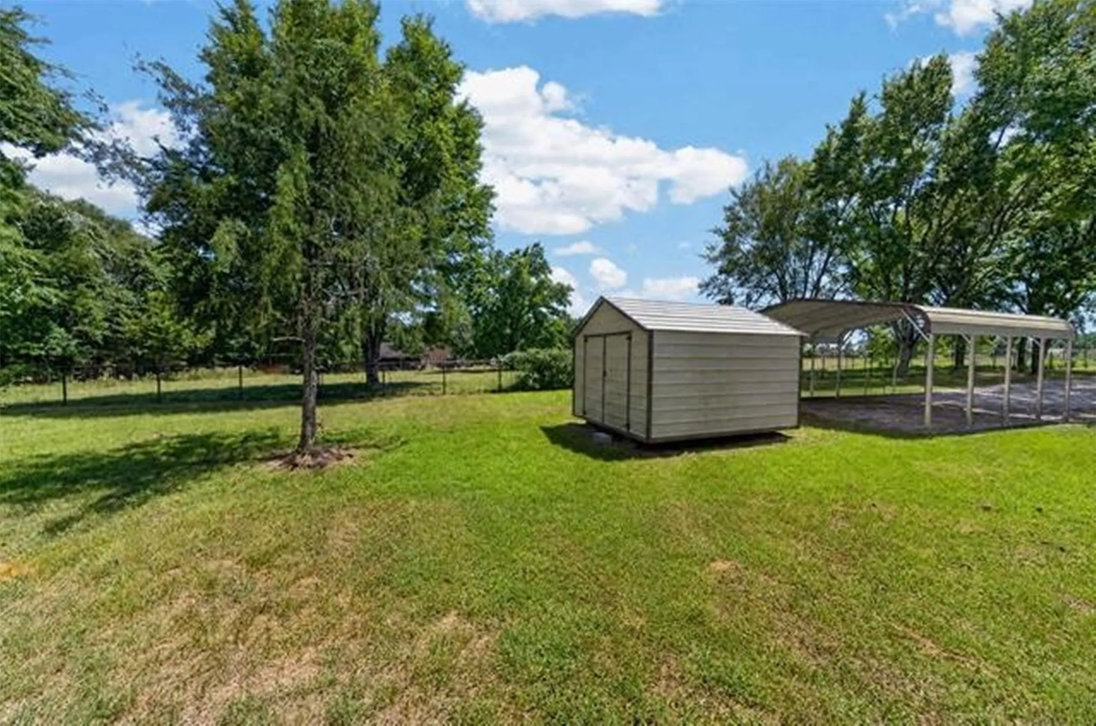 Manufactured Home For Sale in Anderson County , 173 An County Road 2234, Palestine, Texas 75803, 3 Bedroom, 2 Bathroom, Garage spaces, 1,334 Sqft, built in 2012, mls#21347393, Real Estate Agent in Palestine, Homes For Sale in Anderson county, Homes For Sale in Palestine, Realtor in Palestine Texas, Real Estate Brokerage Independent Realty Texas, Luminita Cordes Realtor