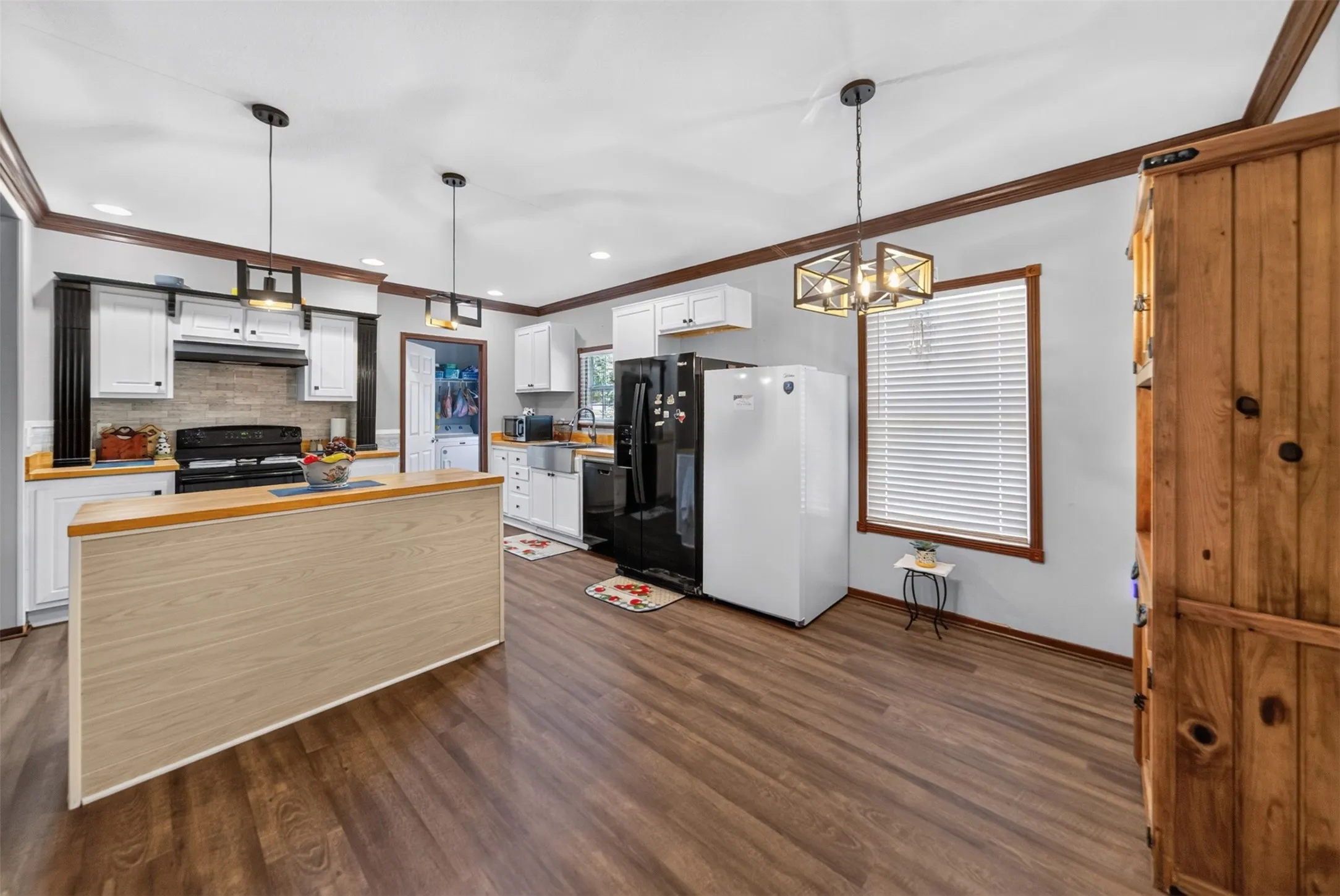 Manufactured Home For Sale in Anderson County , 173 An County Road 2234, Palestine, Texas 75803, 3 Bedroom, 2 Bathroom, Garage spaces, 1,334 Sqft, built in 2012, mls#21347393, Real Estate Agent in Palestine, Homes For Sale in Anderson county, Homes For Sale in Palestine, Realtor in Palestine Texas, Real Estate Brokerage Independent Realty Texas, Luminita Cordes Realtor