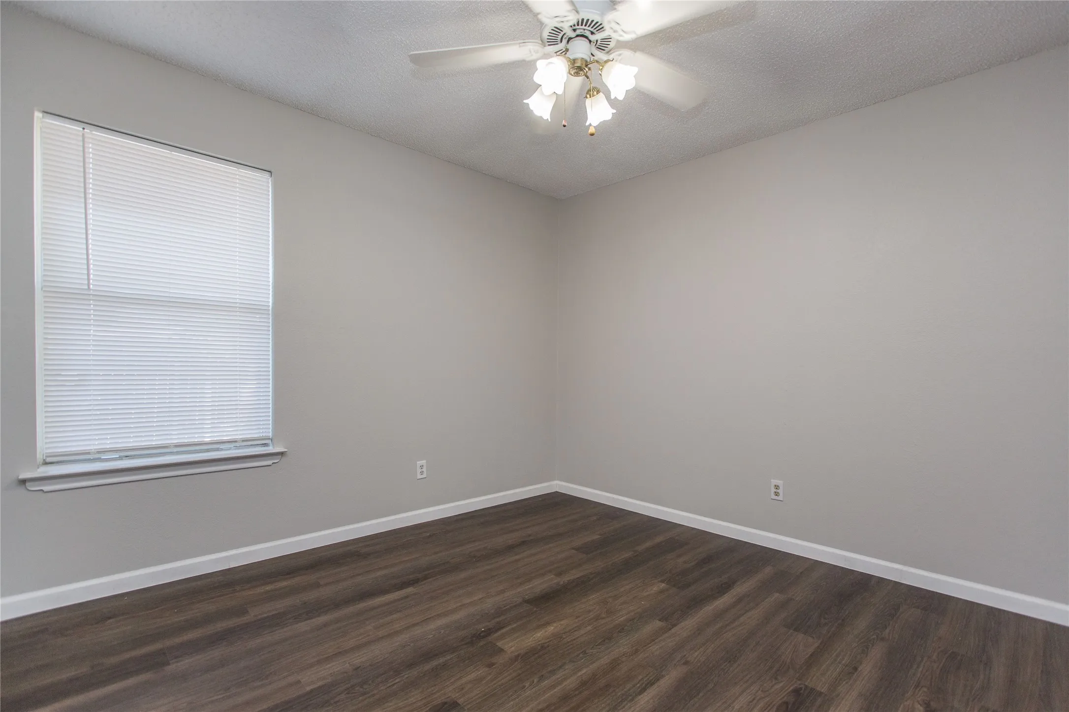 Single Family Residence For Rent in Johnson County , 303 Shirley Drive, Alvarado, Texas 76009, 3 Bedroom, 2 Bathroom, 2 Garage spaces, 1,523 Sqft, built in 1990, Price $2,150, mls#21348717, Real Estate Agent in Alvarado, Homes For Rent in Johnson county, Homes For Rent in Alvarado, Realtor in Alvarado Texas, Real Estate Brokerage Independent Realty Texas, Luminita Cordes Realtor