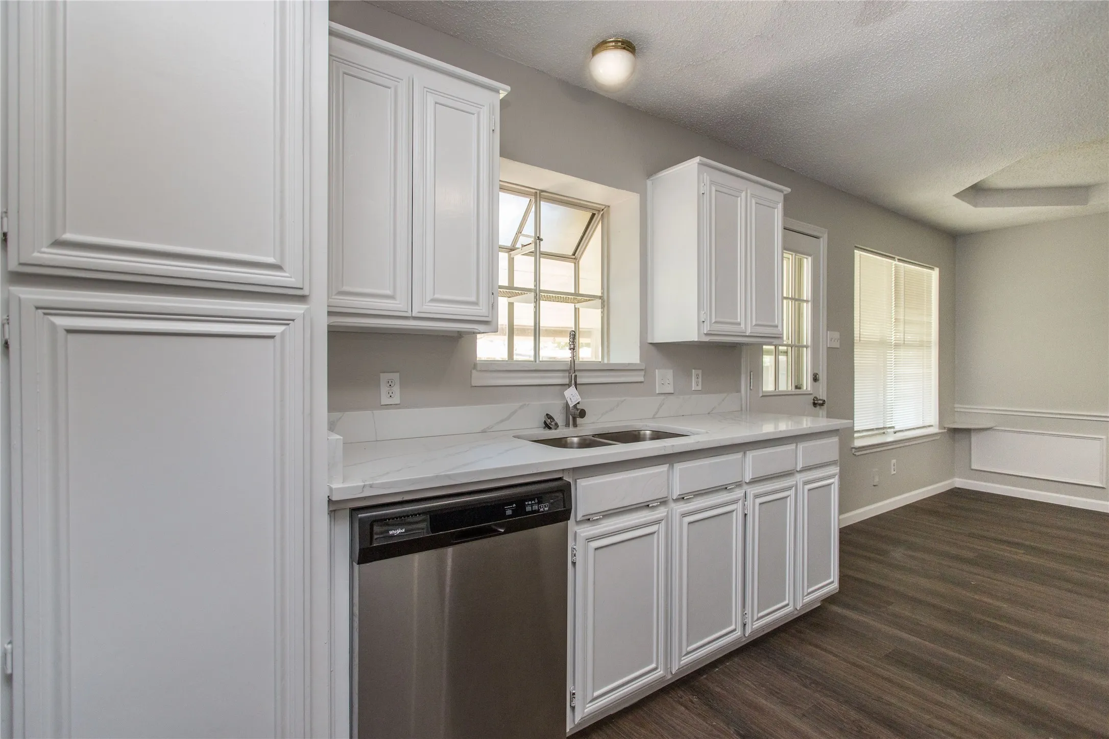 Single Family Residence For Rent in Johnson County , 303 Shirley Drive, Alvarado, Texas 76009, 3 Bedroom, 2 Bathroom, 2 Garage spaces, 1,523 Sqft, built in 1990, Price $2,150, mls#21348717, Real Estate Agent in Alvarado, Homes For Rent in Johnson county, Homes For Rent in Alvarado, Realtor in Alvarado Texas, Real Estate Brokerage Independent Realty Texas, Luminita Cordes Realtor