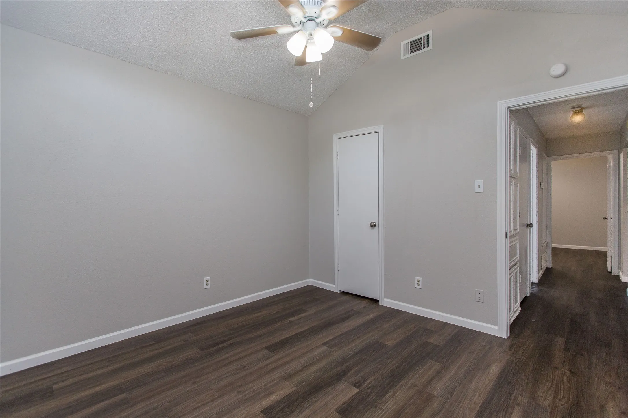 Single Family Residence For Rent in Johnson County , 303 Shirley Drive, Alvarado, Texas 76009, 3 Bedroom, 2 Bathroom, 2 Garage spaces, 1,523 Sqft, built in 1990, Price $2,150, mls#21348717, Real Estate Agent in Alvarado, Homes For Rent in Johnson county, Homes For Rent in Alvarado, Realtor in Alvarado Texas, Real Estate Brokerage Independent Realty Texas, Luminita Cordes Realtor