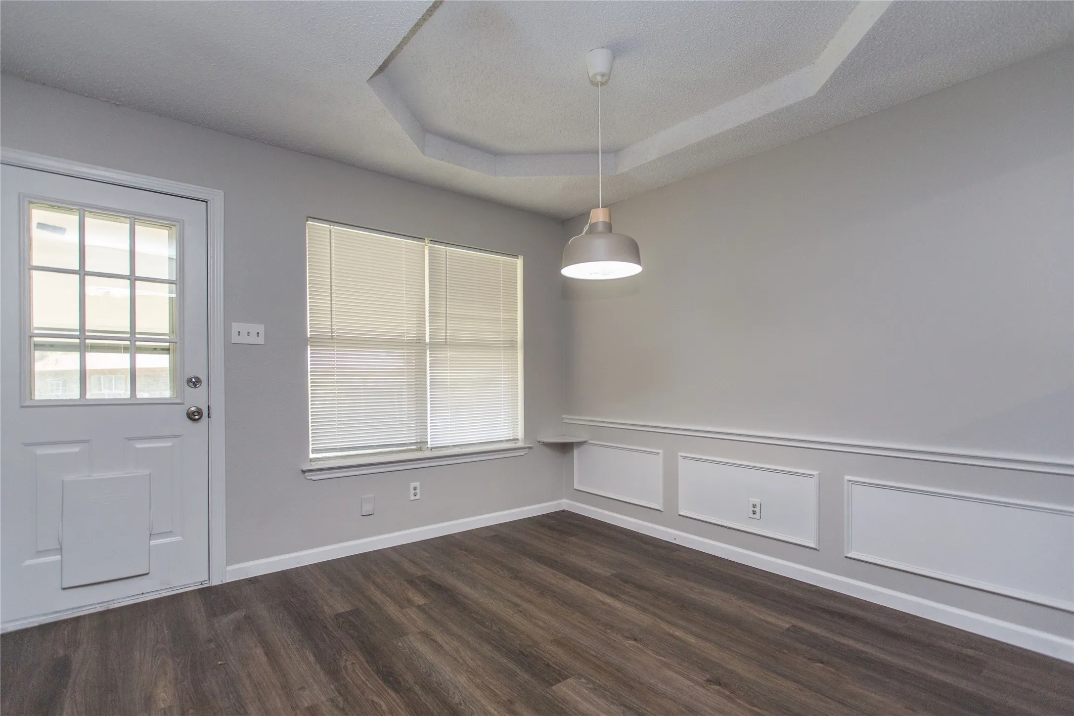 Single Family Residence For Rent in Johnson County , 303 Shirley Drive, Alvarado, Texas 76009, 3 Bedroom, 2 Bathroom, 2 Garage spaces, 1,523 Sqft, built in 1990, Price $2,150, mls#21348717, Real Estate Agent in Alvarado, Homes For Rent in Johnson county, Homes For Rent in Alvarado, Realtor in Alvarado Texas, Real Estate Brokerage Independent Realty Texas, Luminita Cordes Realtor